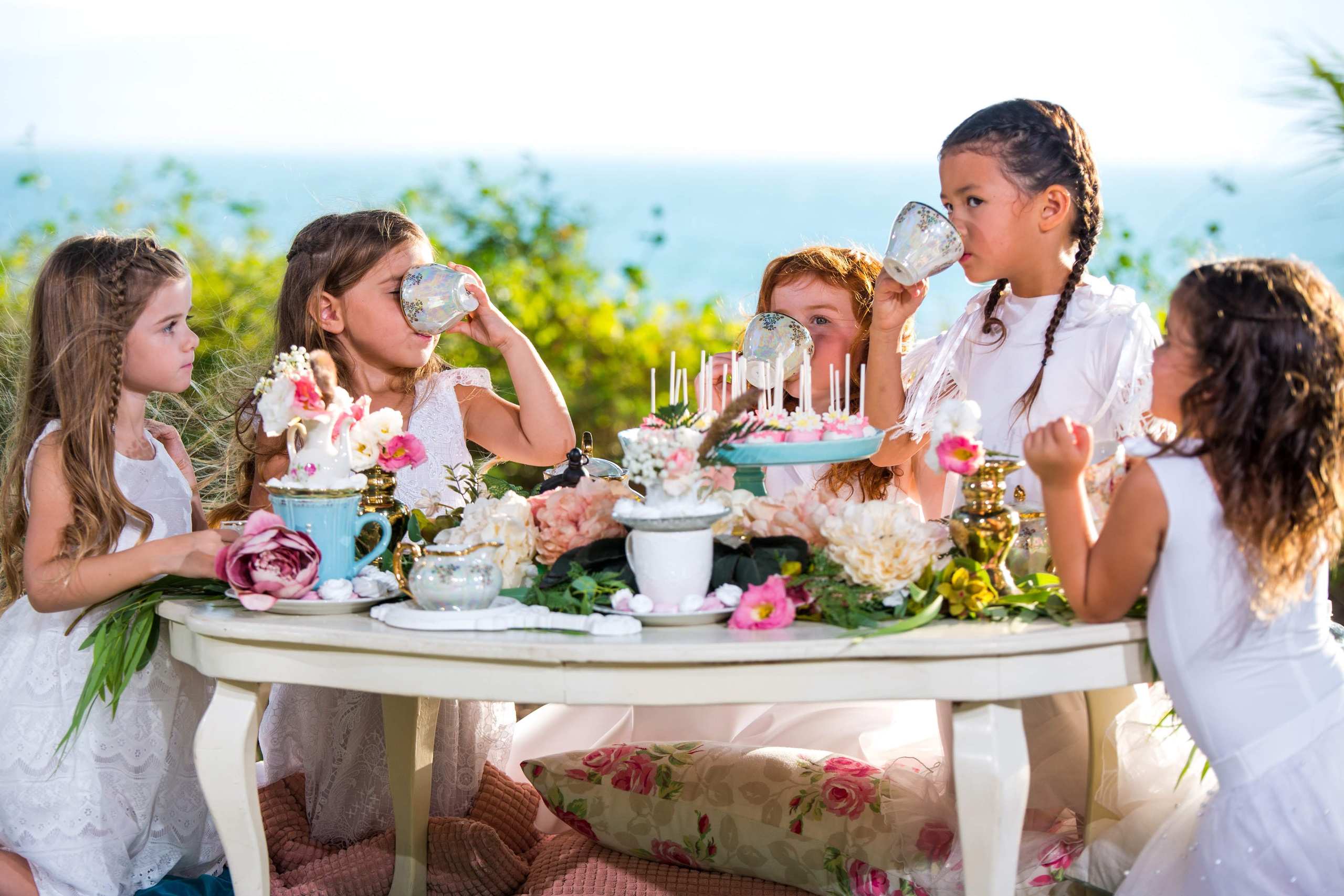 Little bridesmaids. AMIR BUCHNIK PHOTOGRAPHER