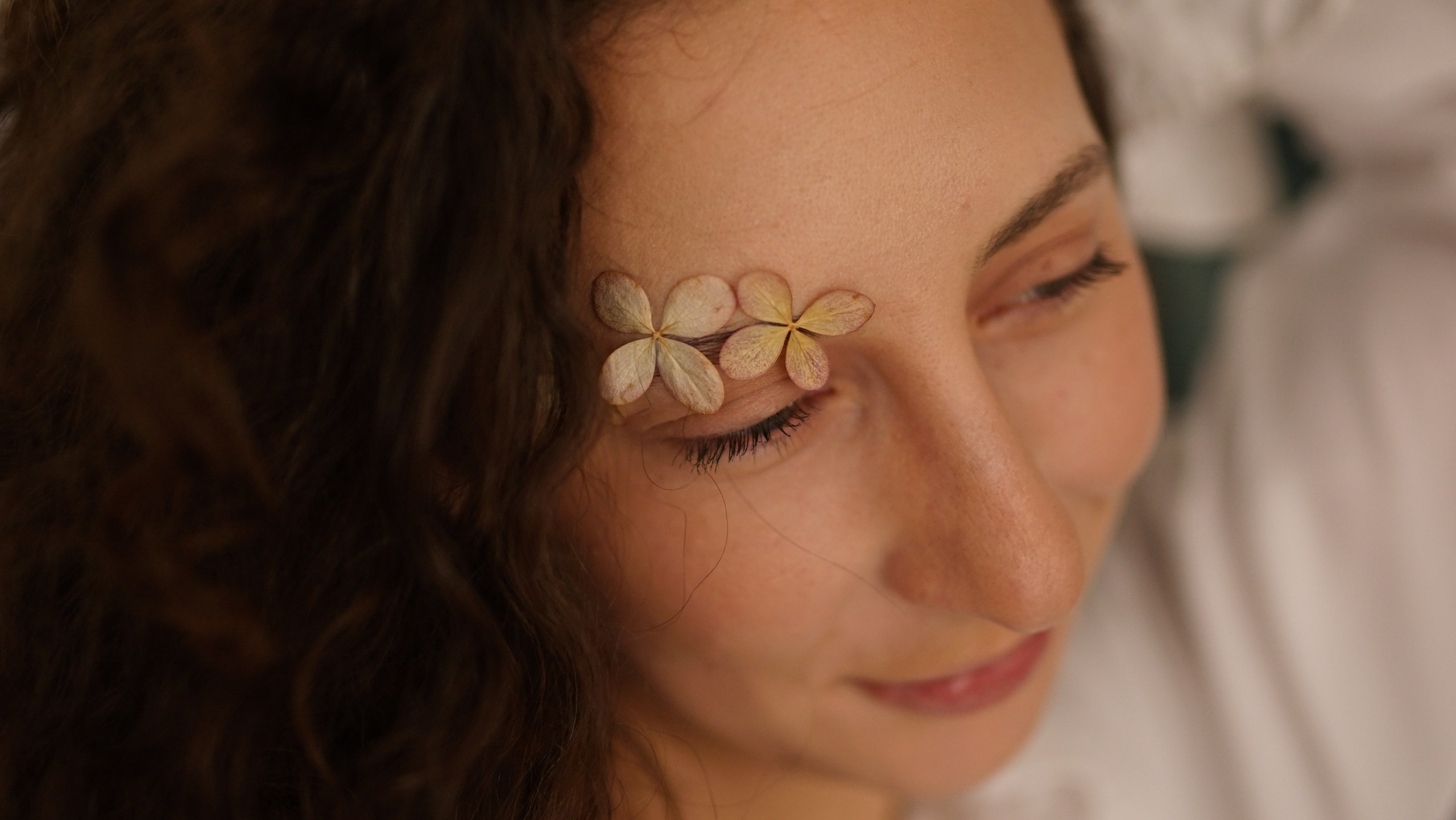 Fotografie de Portret Brașov | Artist Mădălina Beda. Madalina Beda- Artist vizual, fotograf, doula la nastere, consultant babywearing Brasov si in toata tara