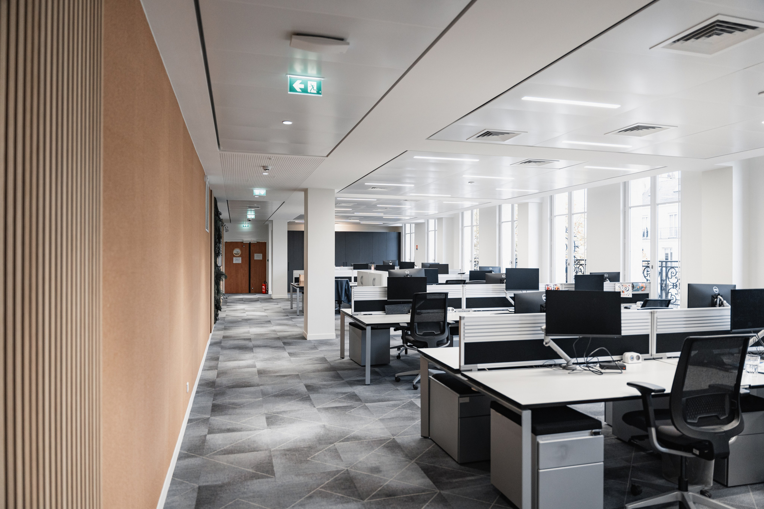 Office. Photographer in Paris — Vitalii Motruk