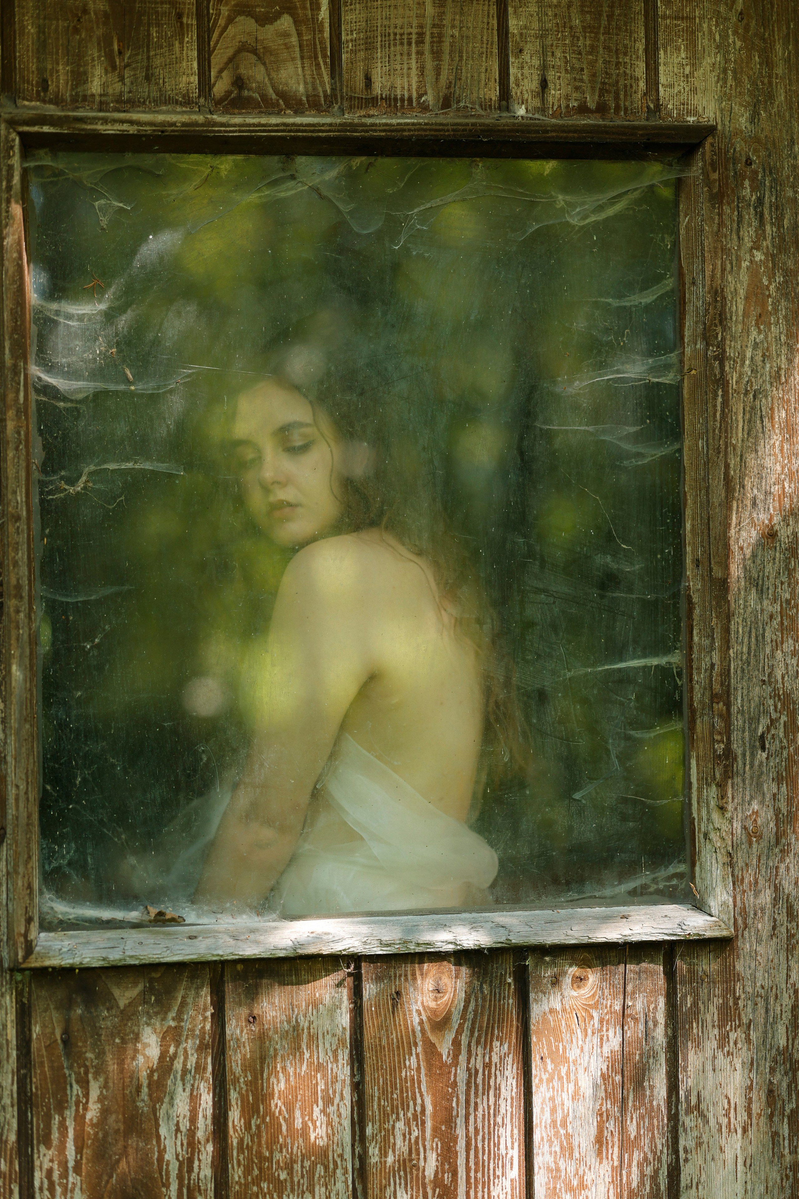 Creatives Porträt einer Künstlerin inspiriert von Maler 