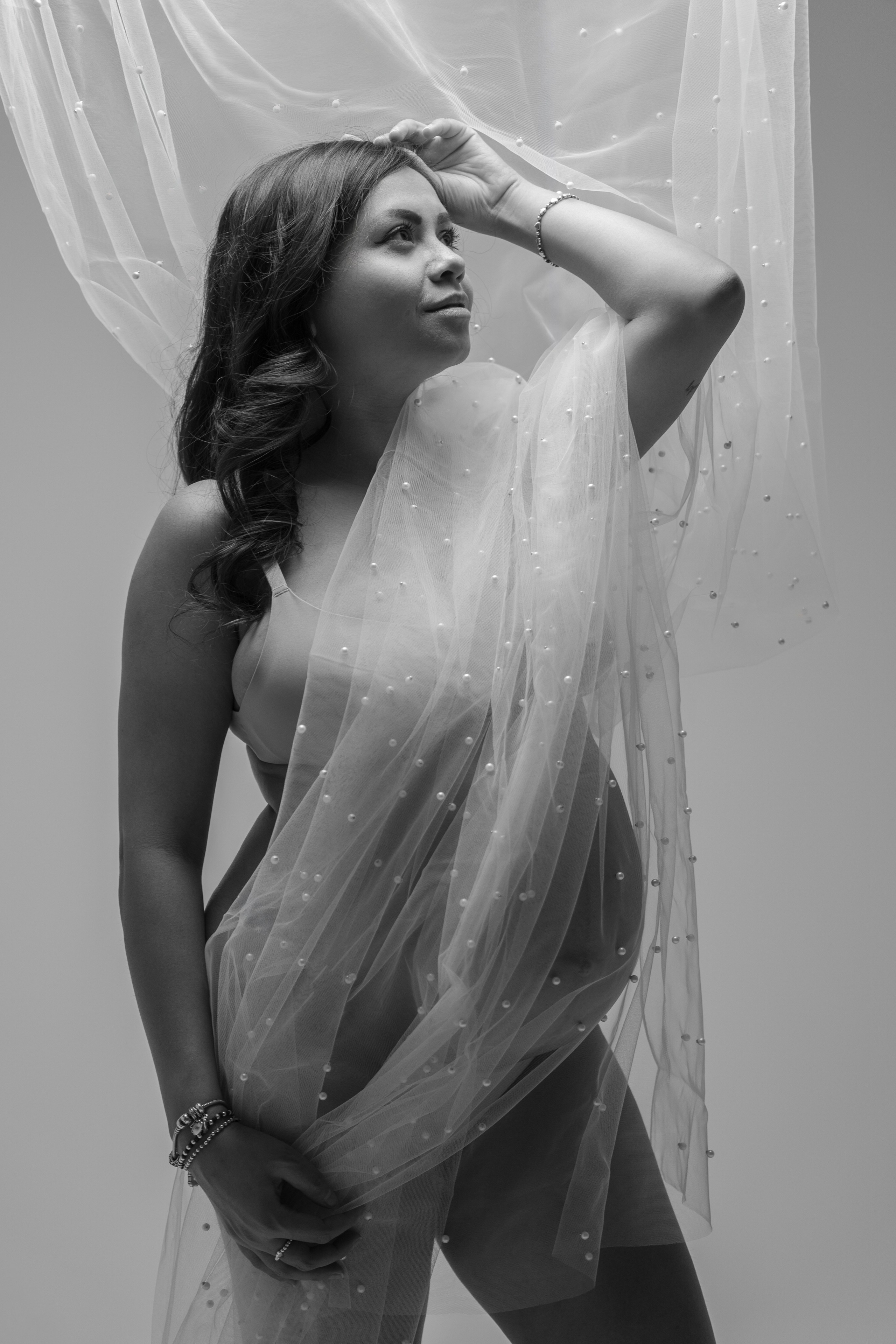 Maternity in studio. Fotografa di matrimoni e di famiglia in Italia