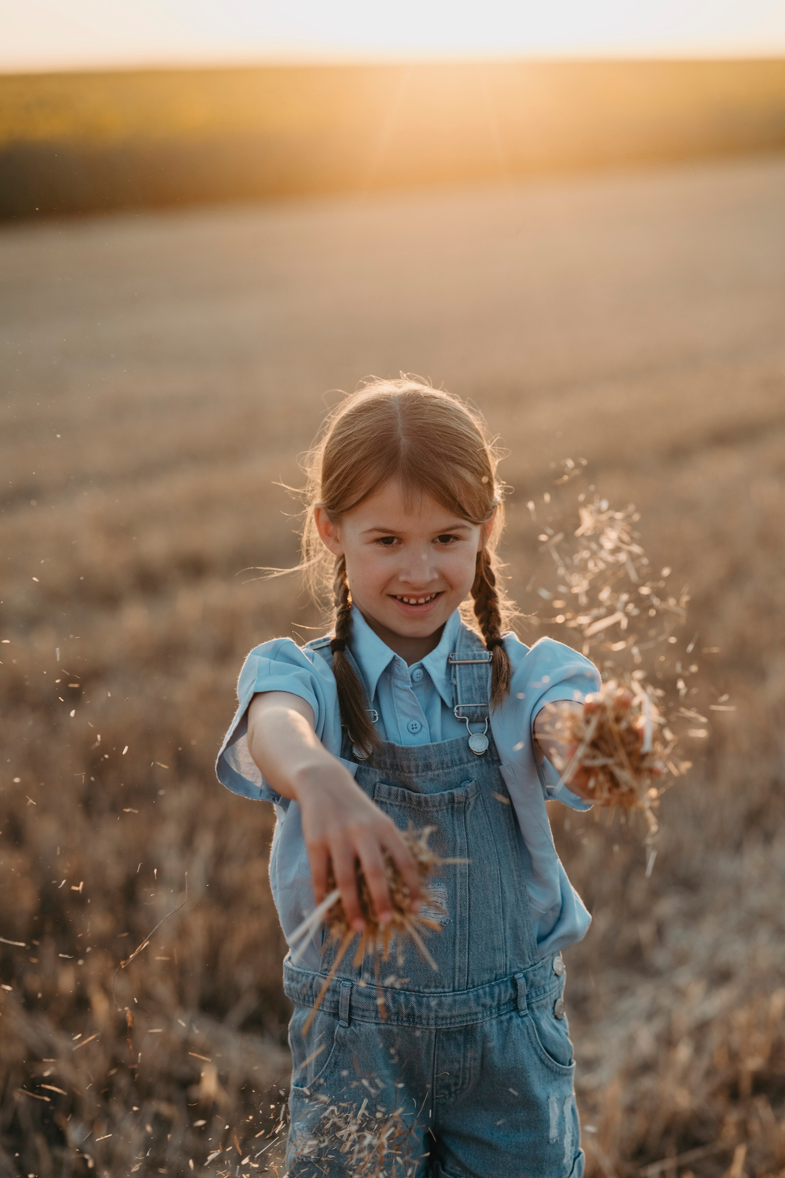 Letnje fotografisanje u polju suncokreta i sena. Deciji i porodicni fotograf u Beogradu Oksana Skendzic