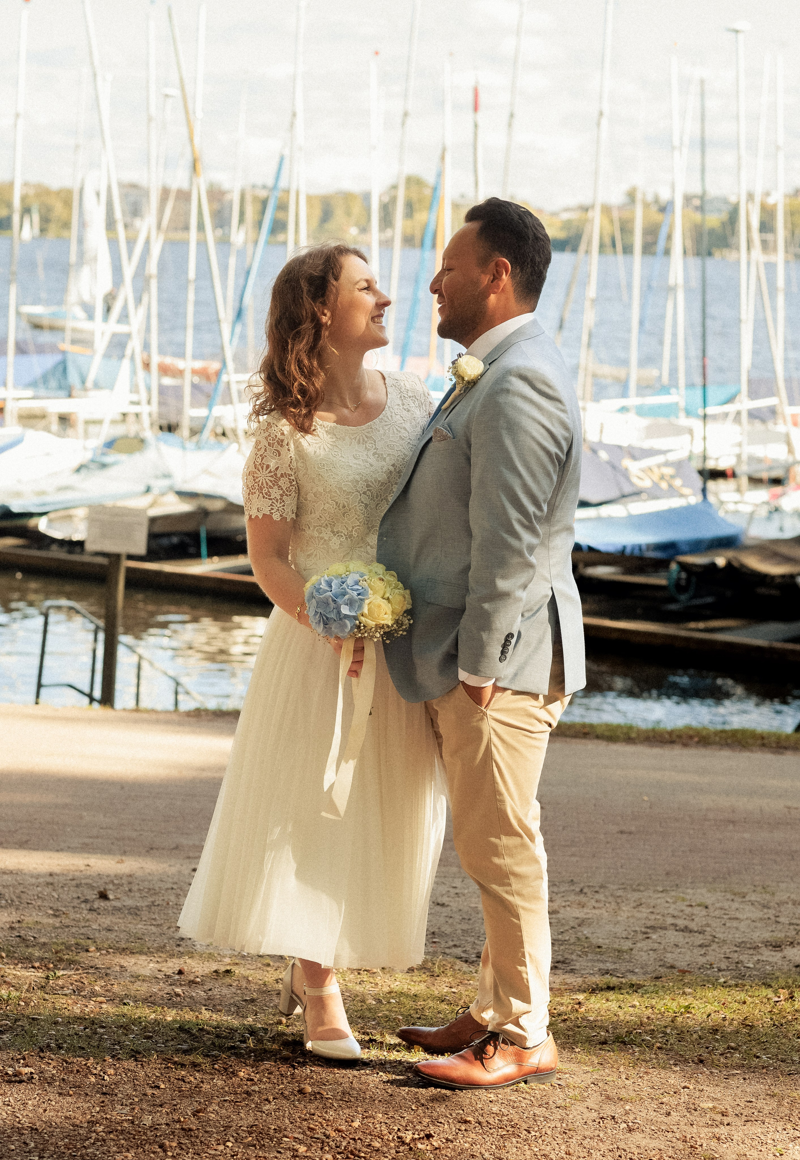 Traumhochzeit im Bobby Reich | Moderne Liebe am Hamburger Alsterufer. Hochzeitsfotograf und Hochzeitsvideograf aus Hamburg | Roka21Film