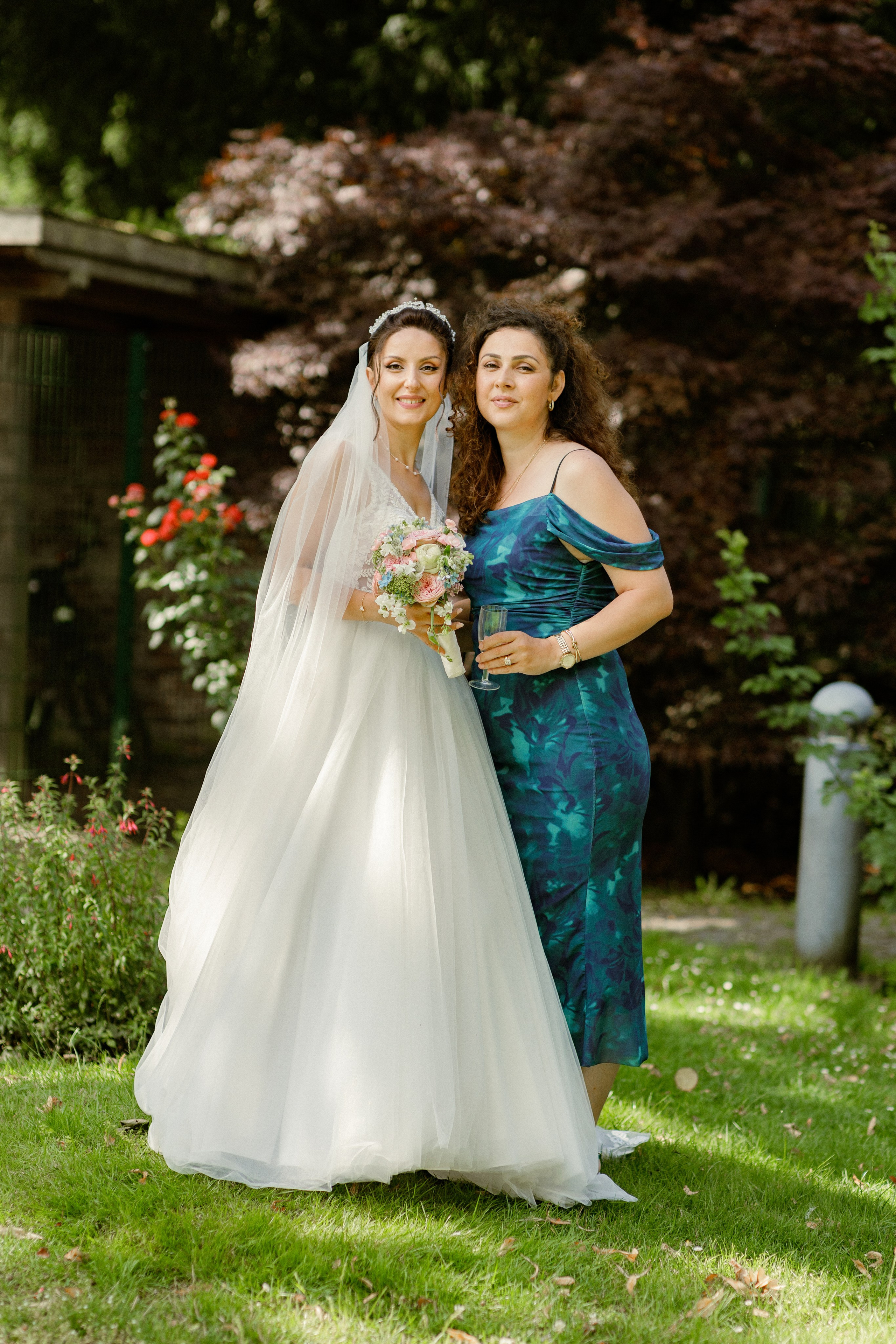 Hochzeitsfotografie in der Weißen Villa Elmshorn | Historischer Charme in Schleswig-Holstein. Hochzeitsfotograf und Hochzeitsvideograf aus Hamburg | Roka21Film