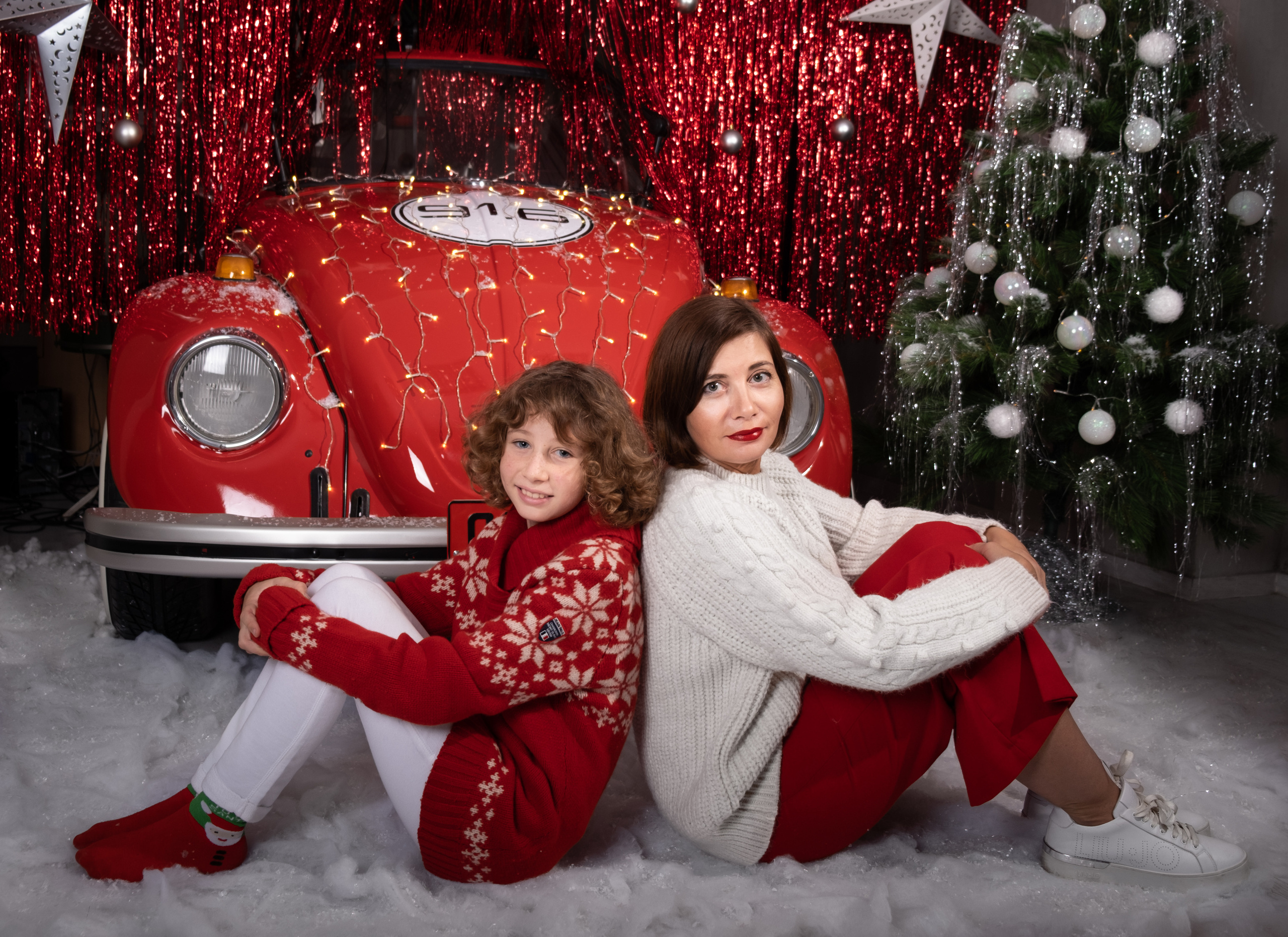 Christmas photo session Olga and Olivia. Photographer in Cyprus Lena Kirilishina