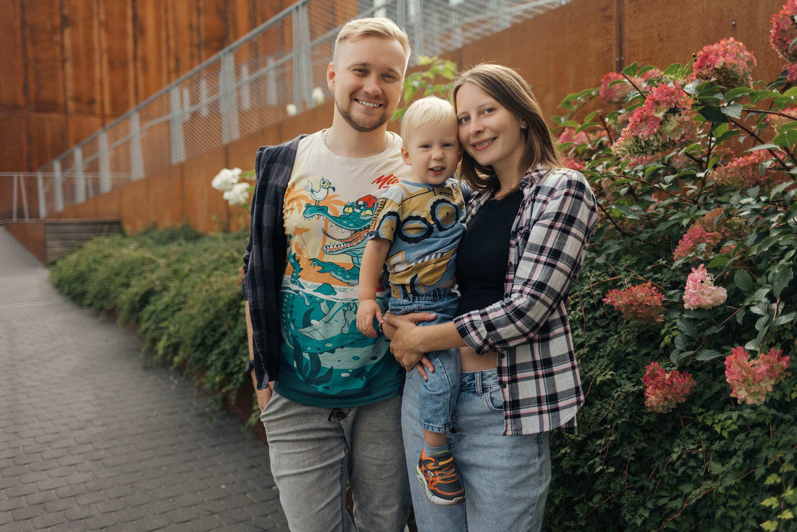 Along the streets of Vilnius in lifestyle style. Family photographer in Vilnuis Svetlana Naumova