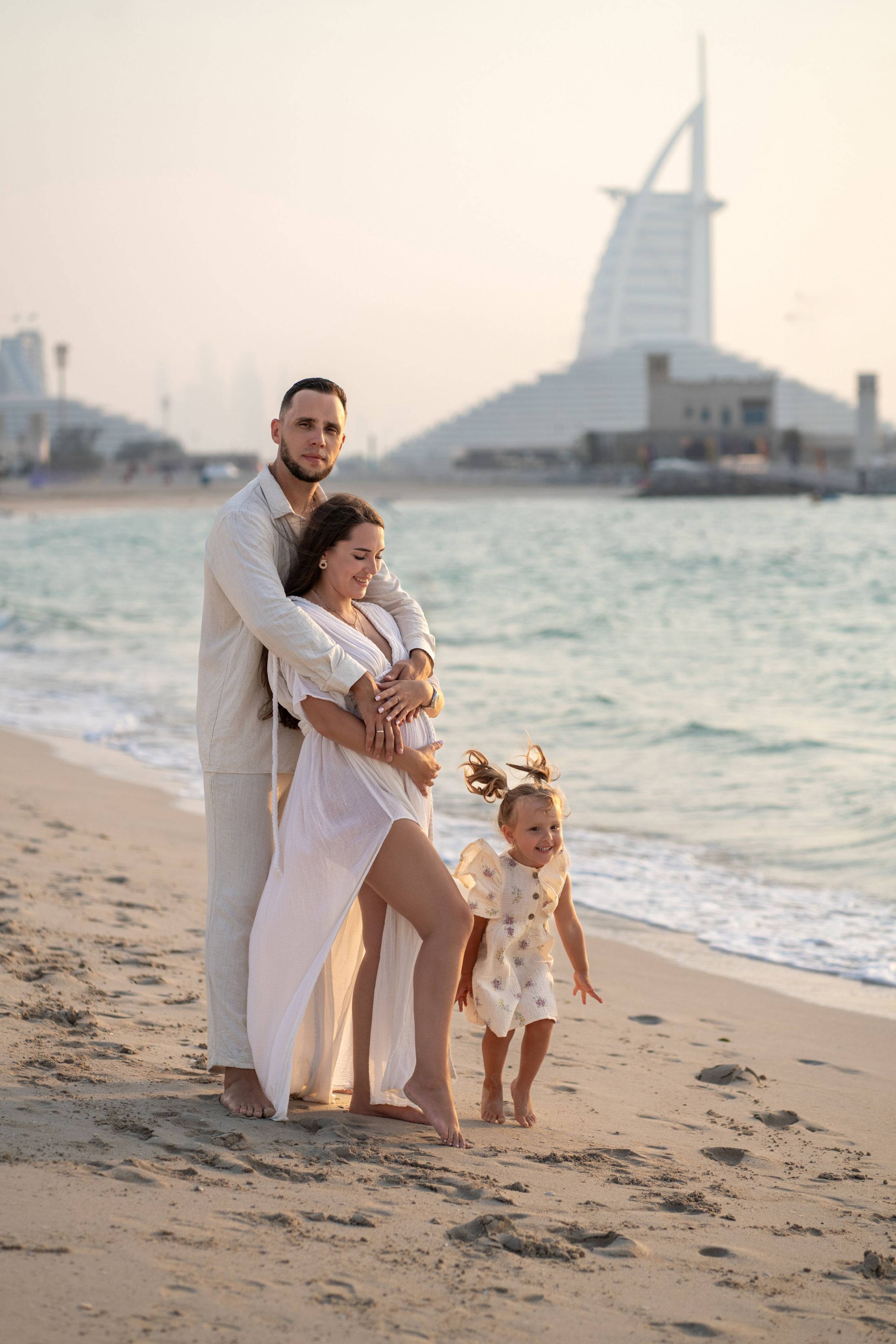Golden hour, growing love. Angela Iakovleva — Family Photographer in Dubai
