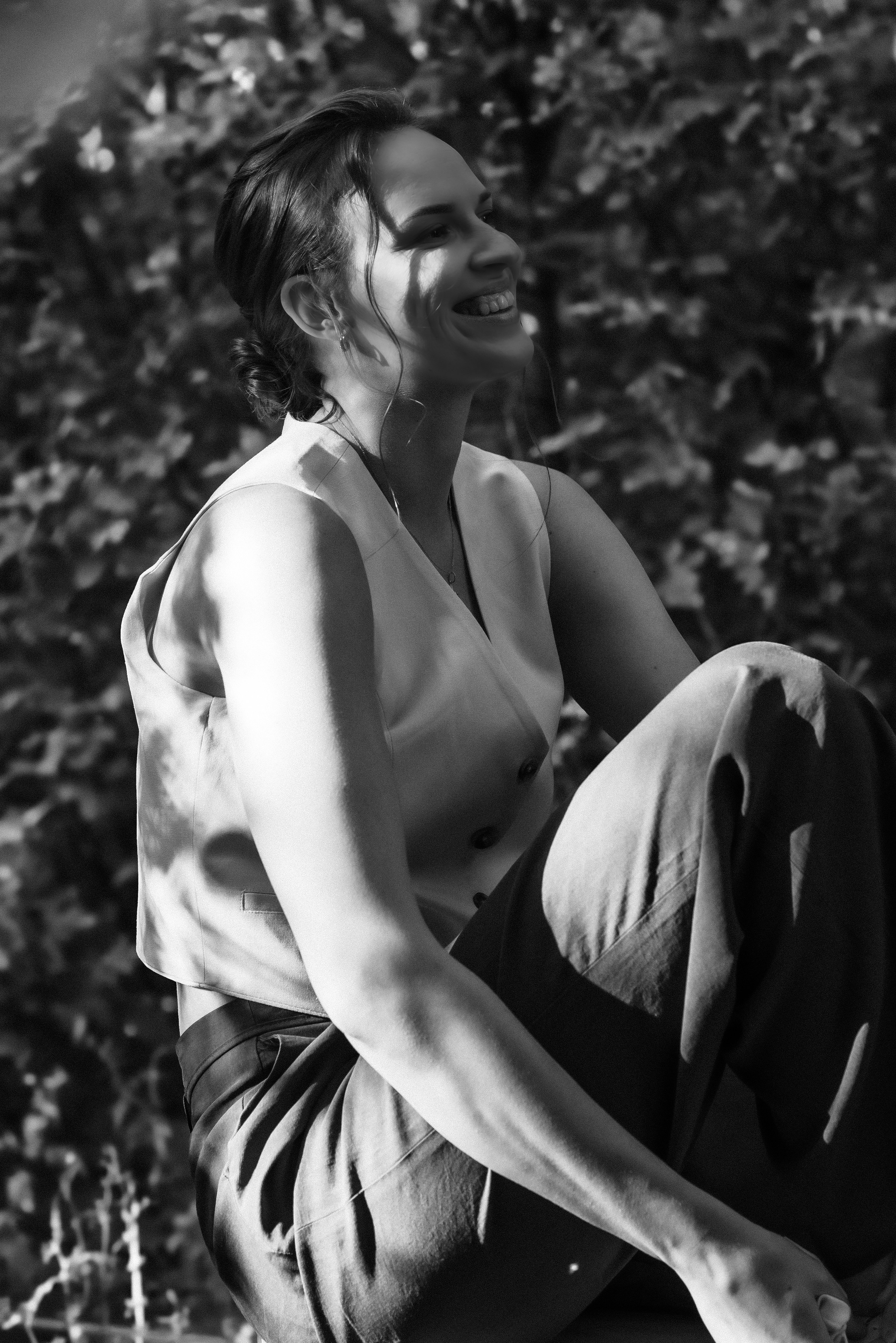 Эмоции, портрет девушки в чб стиле