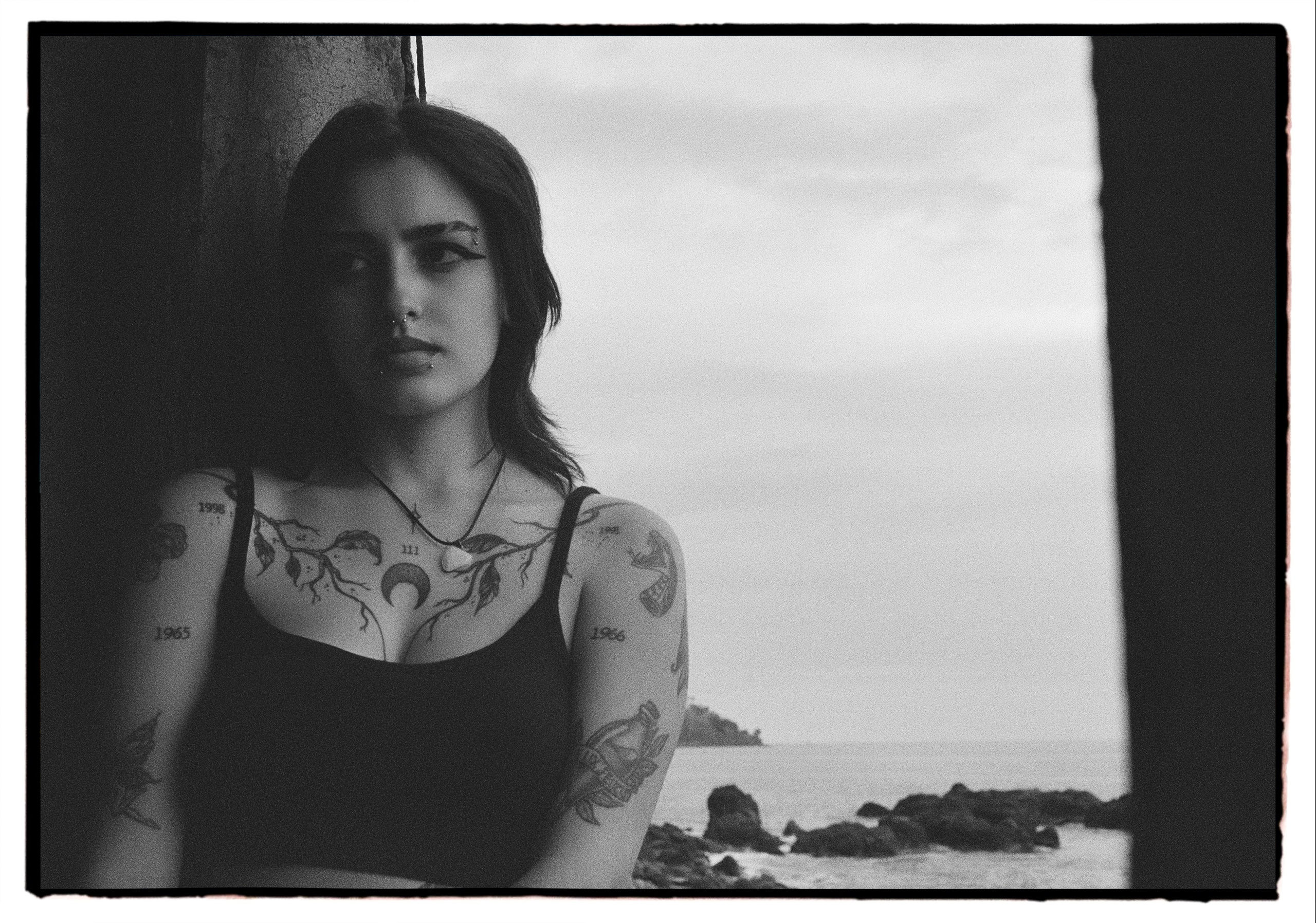 Veronica / ILFORD HP5. Portrait photographer in Madeira — Marina Shtukina