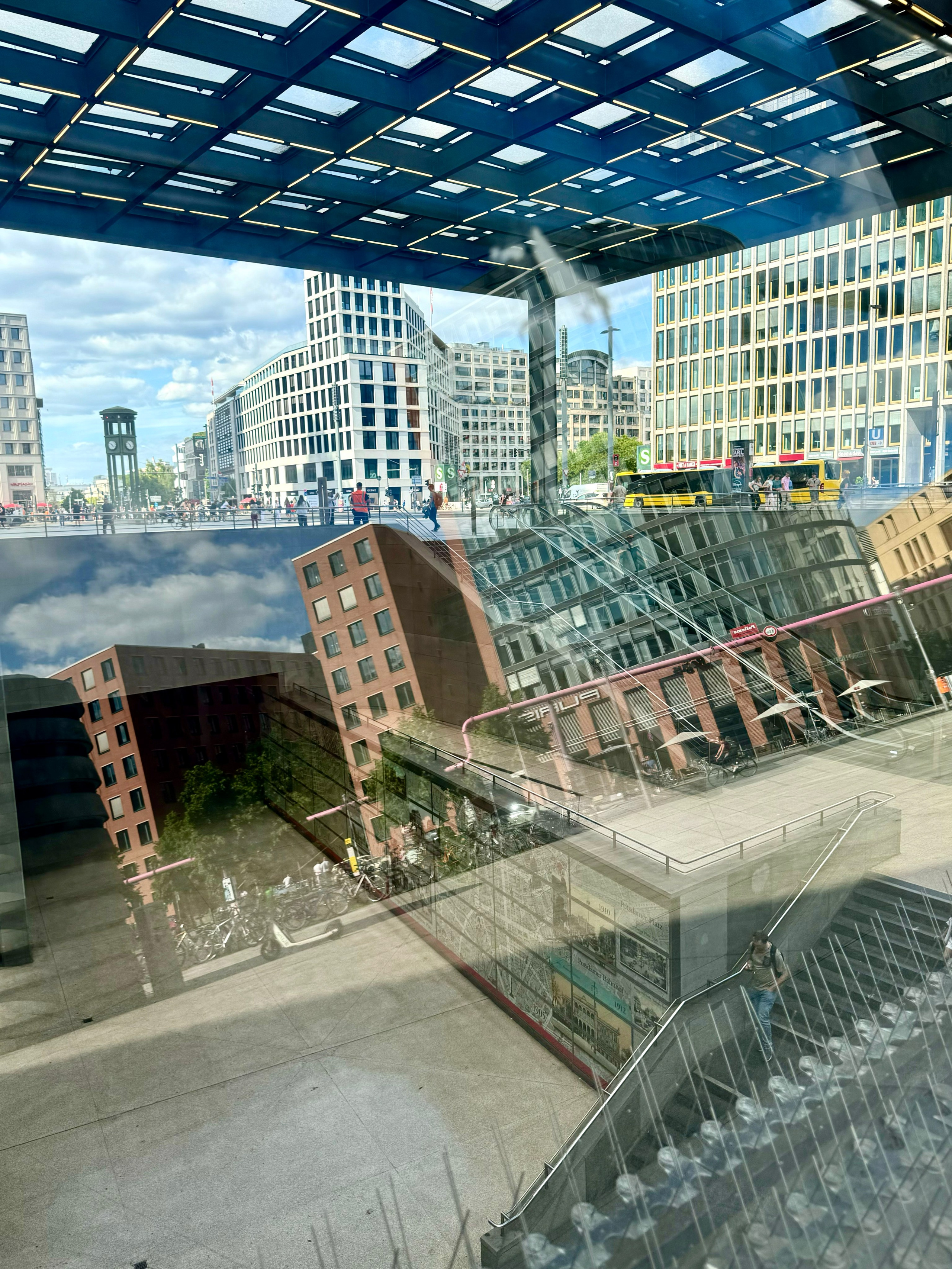 Berliner Mischung (in Farbe). BNW Around Photography