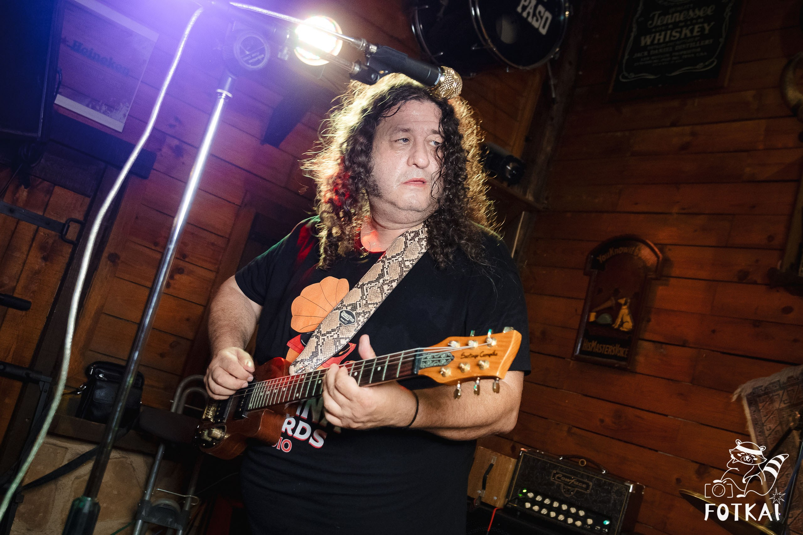 Santi Campillo en El Paso Rock Bar Torrevieja: Reportaje fotográfico 30.08.25 | FOTKAI