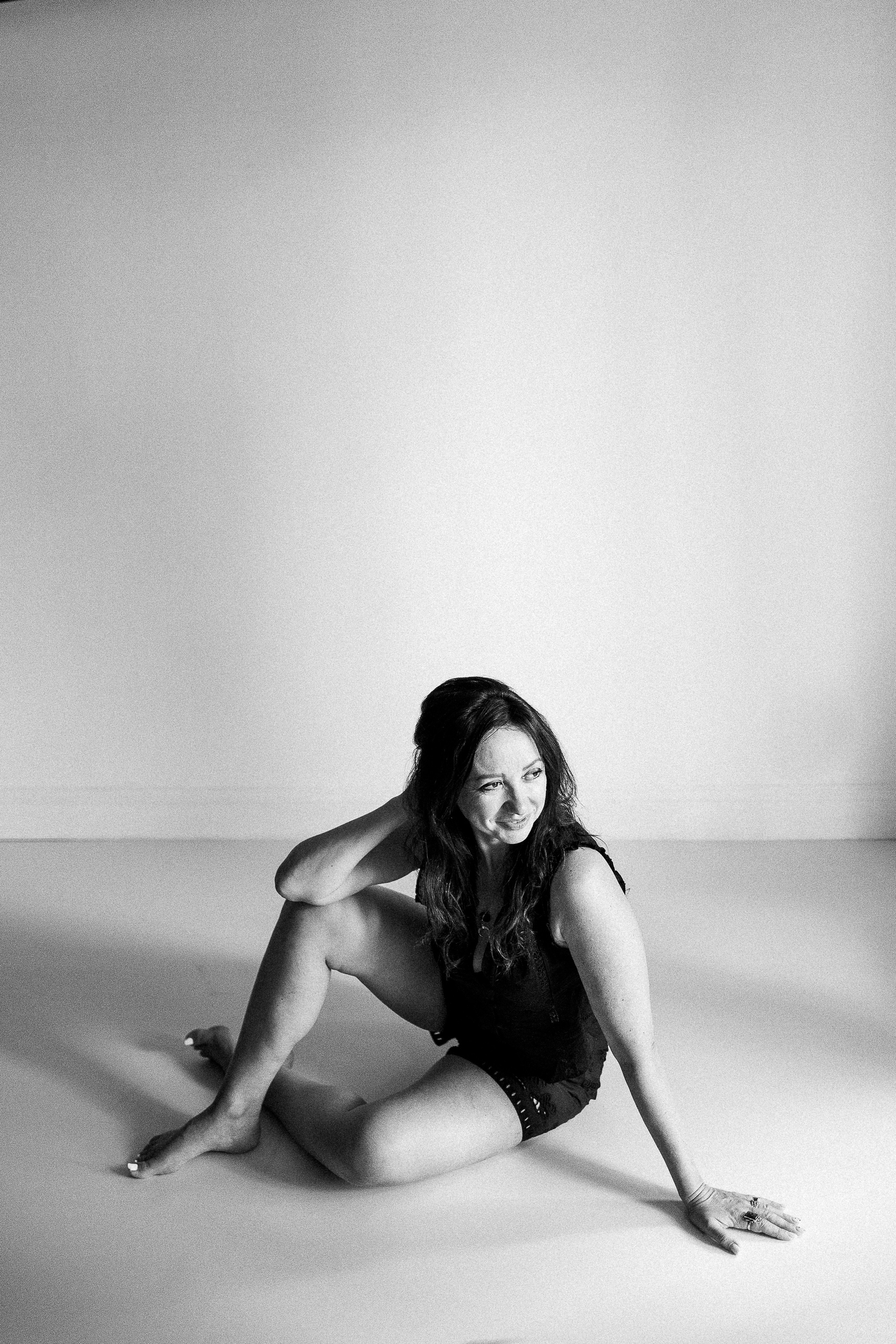 K. Rawnoir- Portrait photography by Daria Paliy.Timeless black&white portraits of women in NYC area