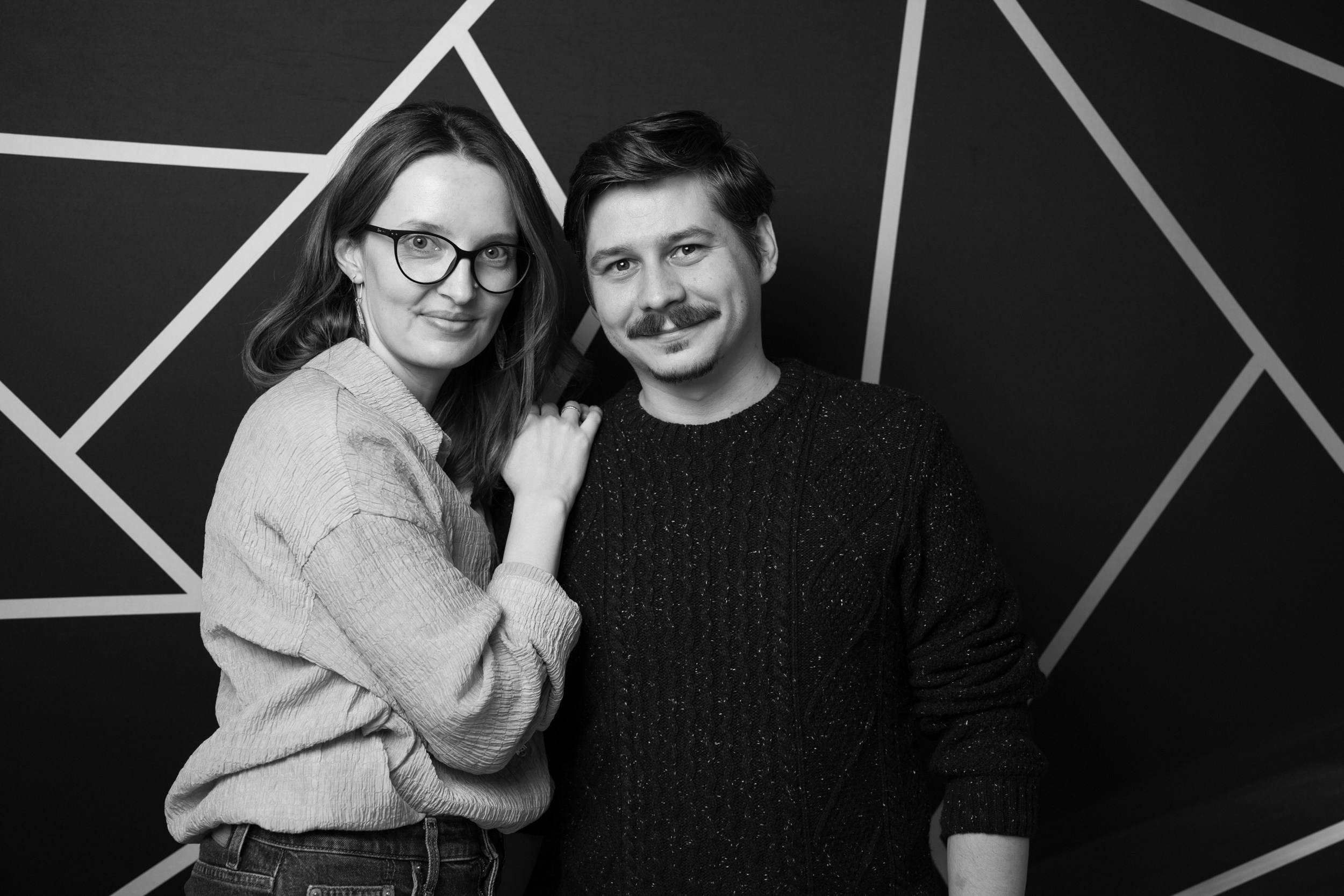 Portrete. STUDIO PORTRET — Portrete realizate cu lumină, timp și atenție. Un studio mobil dedicat fotografiei de portret