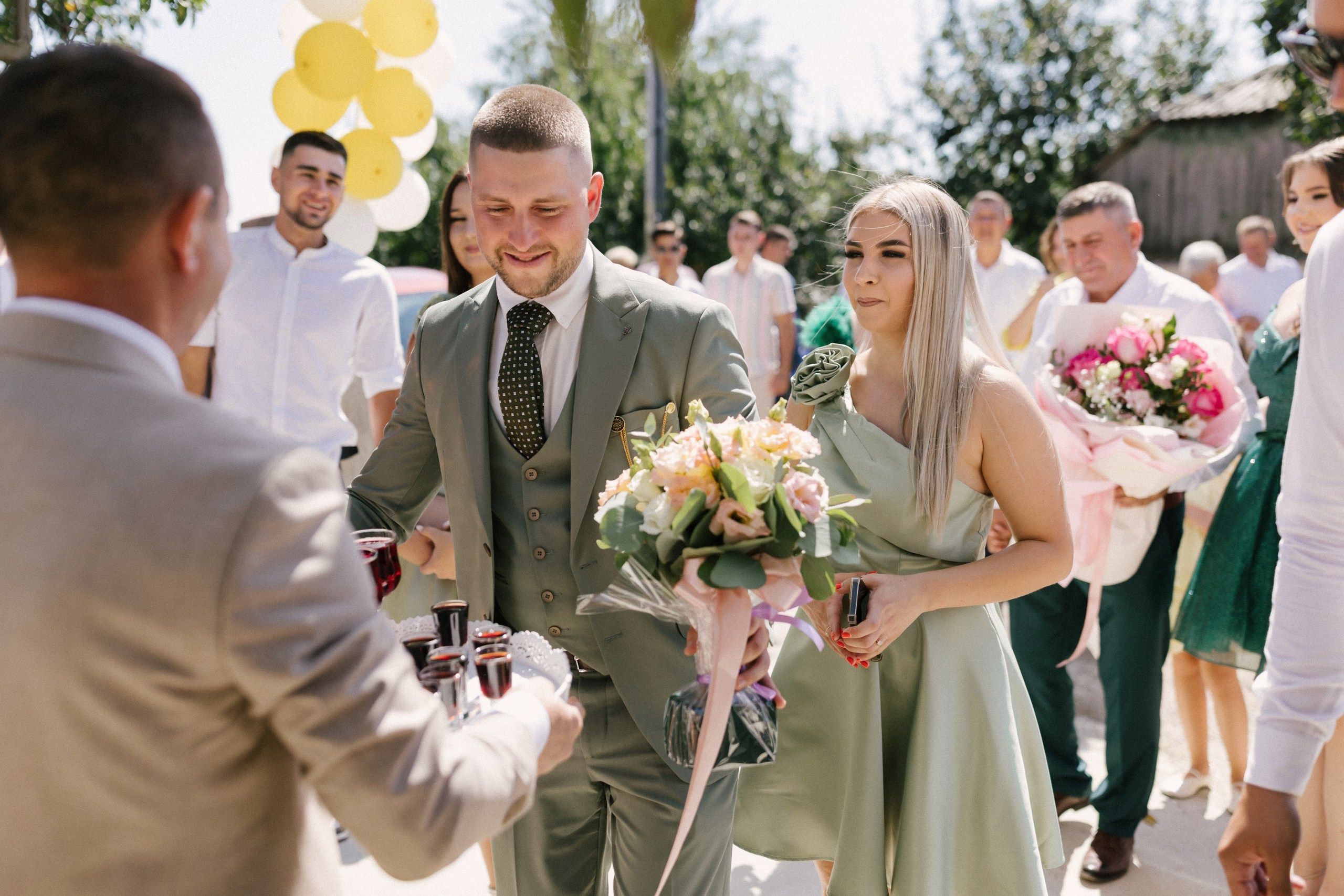 - mireasă Lavinia pregătire casa părintească Hârlău- mire Mihai pregătire Flămânzi cavalerii de onoare- fotograf nuntă Casa Jorovlea- ședință foto miri Mihai și Lavinia- nuntă elegantă Casa Jorovlea- fotografie de nuntă naturală România- domnișoare de onoare pregătire mireasă- emoții nuntă biserică- dansul mirilor Casa Jorovlea* fotograf profesionist nuntă Botoșani Iași* fotografie documentară de nuntă- familie și prieteni la nuntă- nași Mihai și Nicoleta nuntă- portret mireasă în lumină naturală- petrecere nuntă Casa Jorovlea- Nuntă Mihai și Lavinia – momente emoționante din ziua nunții, pregătirile mirilor în Hârlău și Flămânzi, ceremonia religioasă și ședința foto realizată de  AlinoFotoStudio -  Mireasa Lavinia în timpul pregătirilor la Hârlău-  Mihai pregătit de cavalerii de onoare în Flămânzi - Ceremonia religioasă a mirilor Mihai și Lavinia-Ședință foto romantică de nuntă Mihai și Lavinia - Dansul mirilor la petrecerea de nuntă -  fotograf nuntă Iași-  fotograf nuntă Botoșani- wedding photography Romania- AlinoFotoStudio - AlinoFotoStudio - Alin Chirilă fotograf - fotograf Botoșani - fotograf Iași - fotograf Hârlău - fotograf Bacău - fotograf Suceava - fotograf București - fotograf Neamț - servicii foto video - fotograf evenimente - fotograf nuntă - fotograf botez - wedding photographer Romania - ședință foto nuntă - fotografie de eveniment - wedding photography - fotografie profesională - fotograf profesionist România- povestitor prin fotografie, servicii foto - video -profesionale