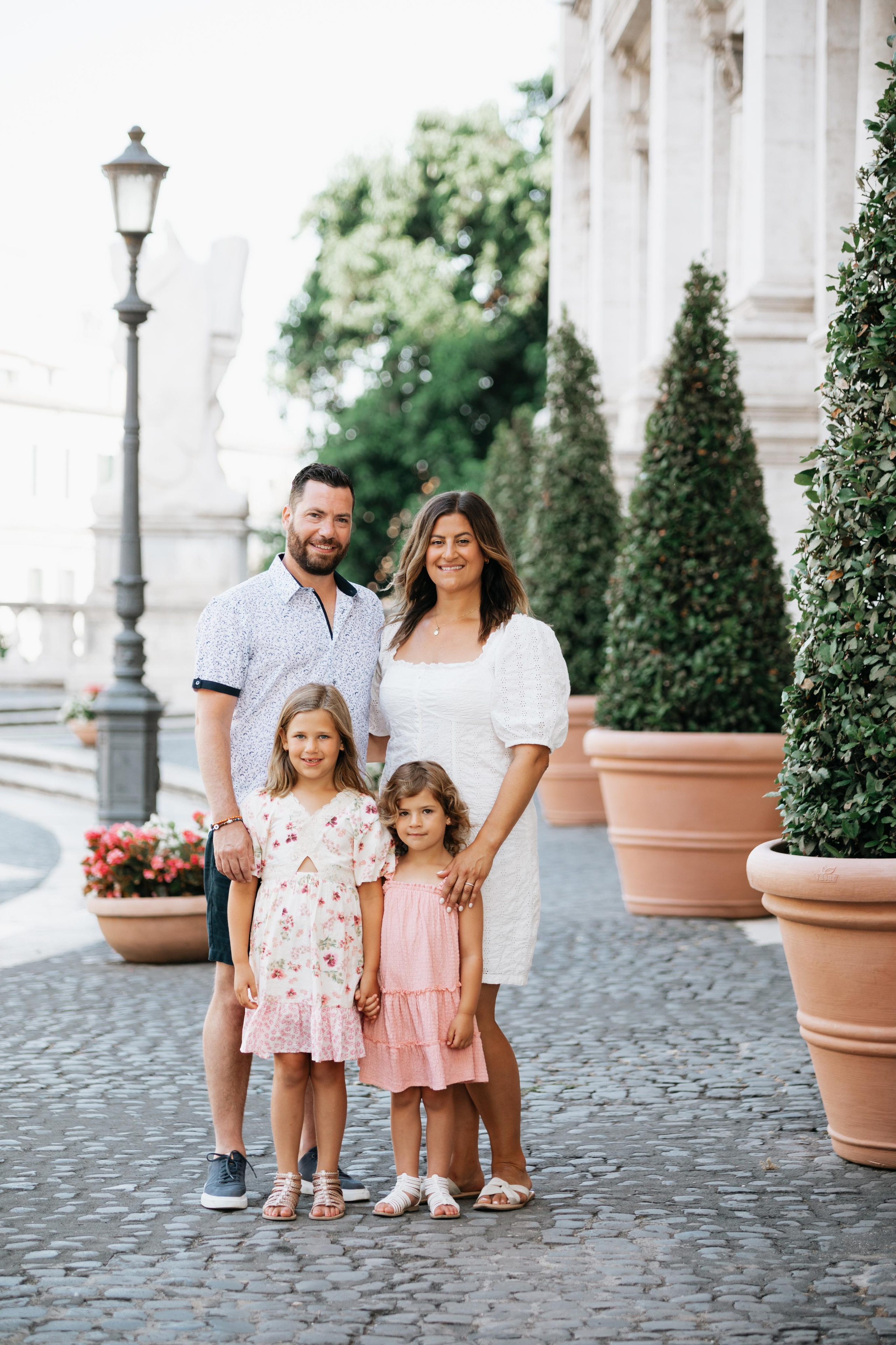 Family photoshoot in Rome. Photographer in Rome