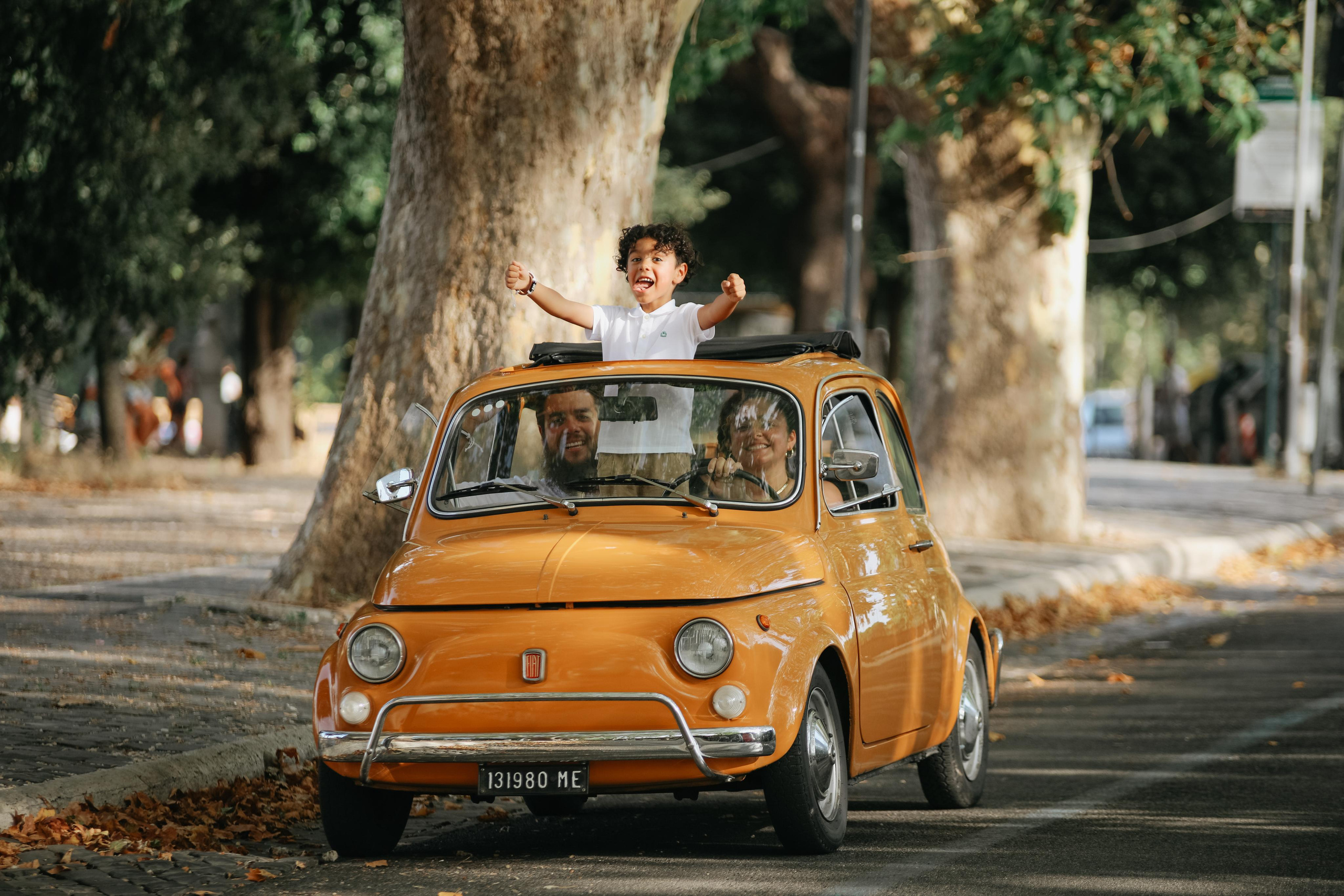 Fiat 500 and Vespa. Photographer in Rome