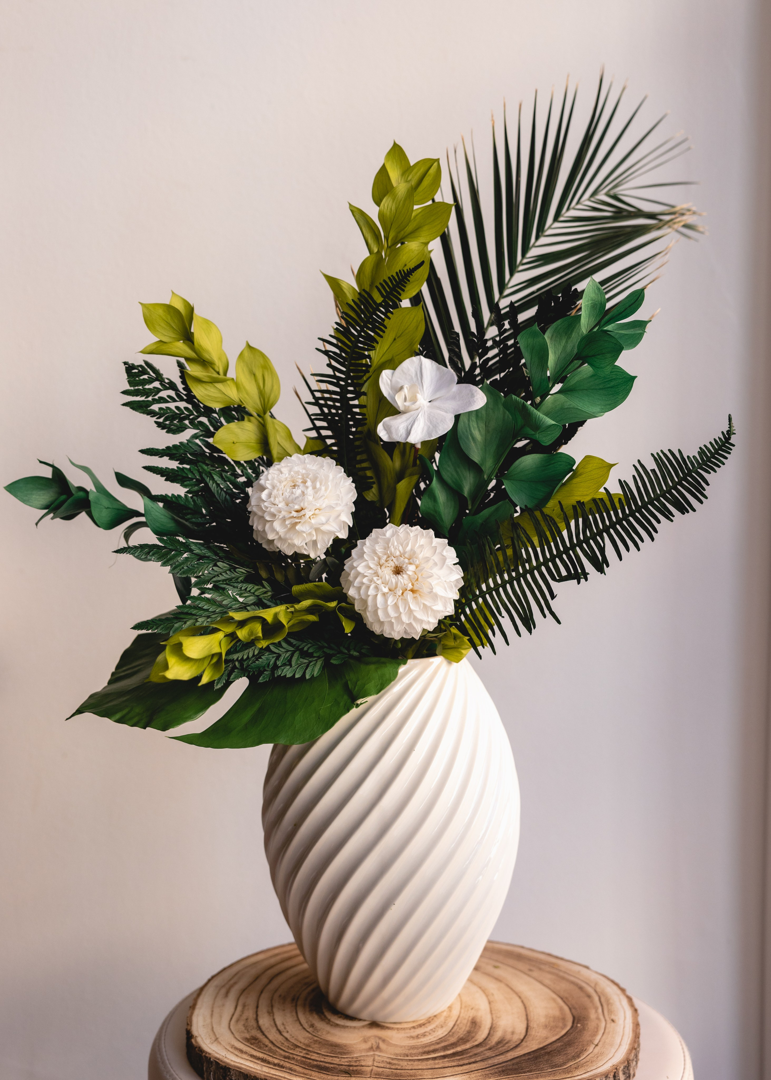 Wow blomster. Professional wedding photographer in Copenhagen, Denmark — Julia Byron