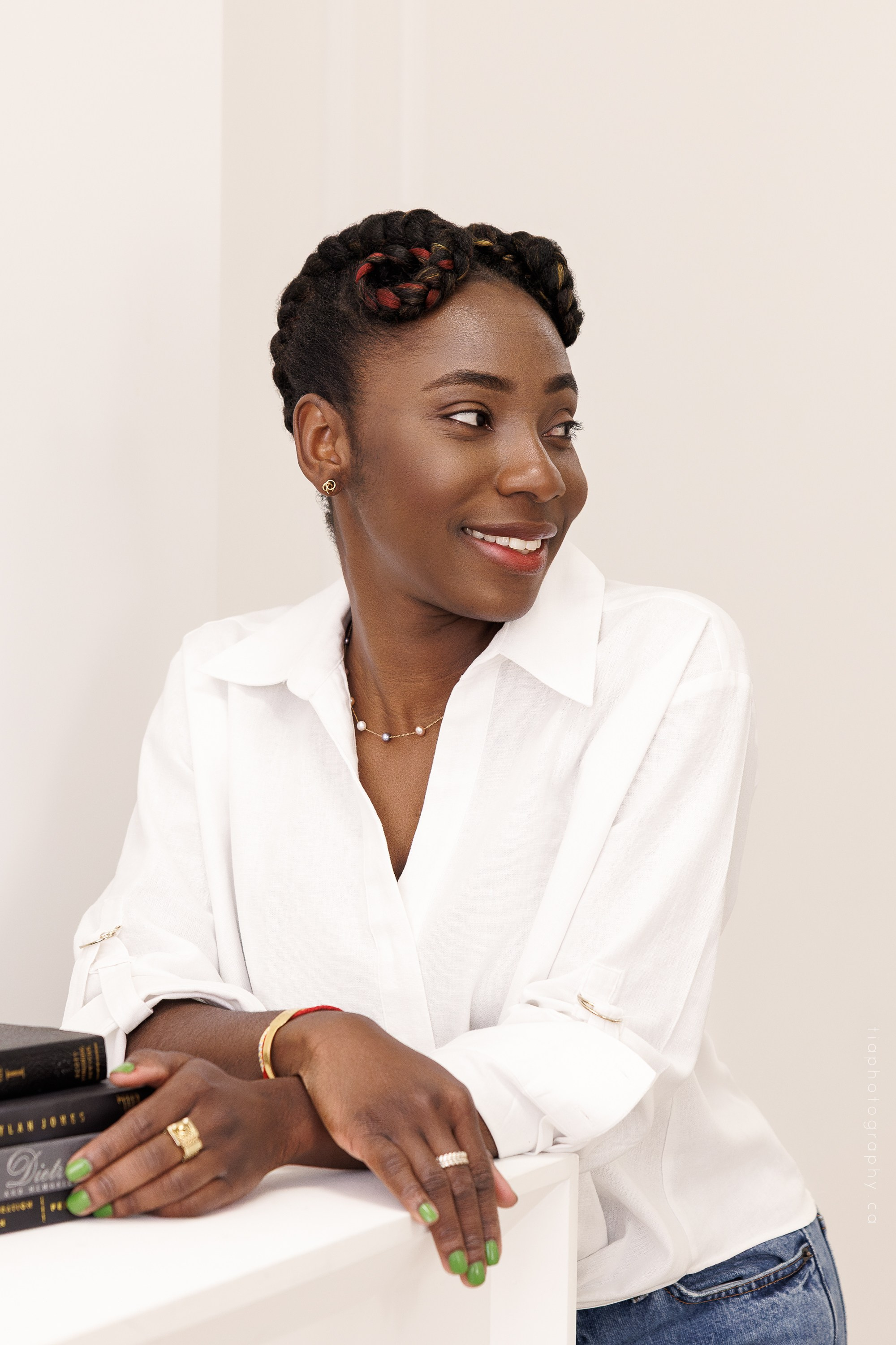 I am a portrait photographer, creating portraits at all stages of your life! Welcome to my studio place in Westmount n Westmount, Quebec