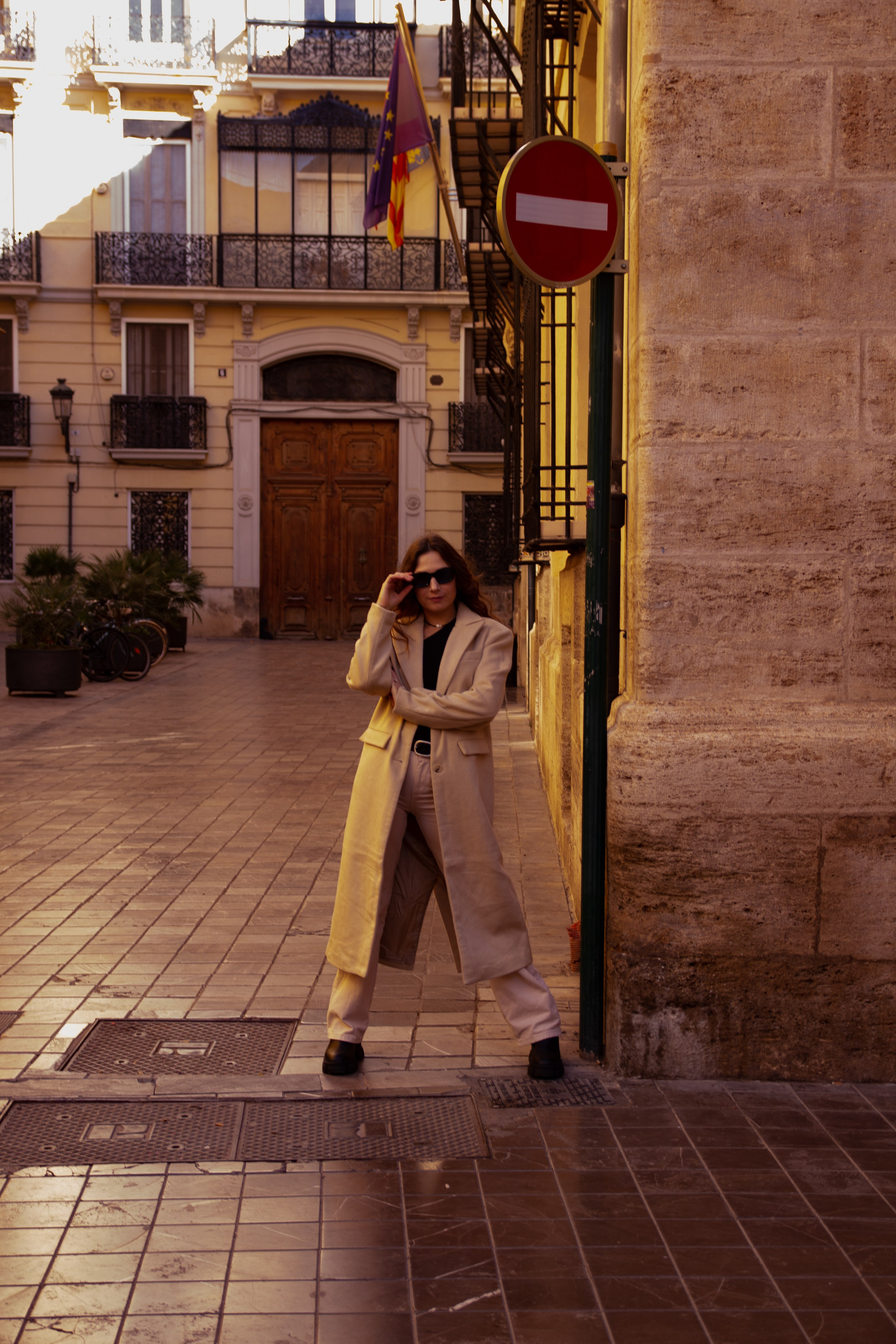 PASEO EN VALENCIA. Fotógrafa Olena Petryk. Realizo sesiones de fotos en Puerto de Sagunto