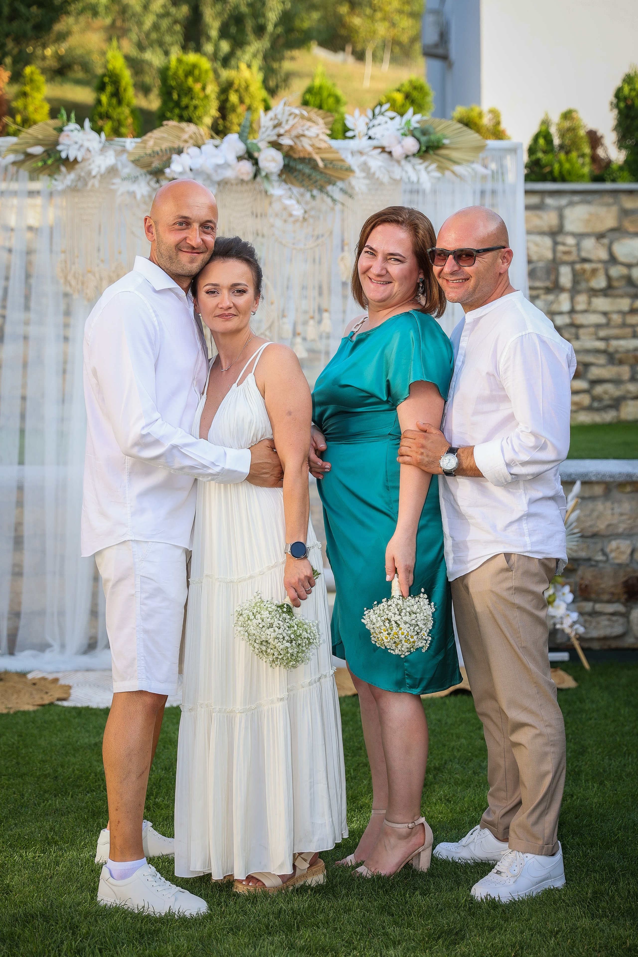 Nunta Cosmin și Simona de la La Moșu a fost exact genul de eveniment care demonstrează cât de frumoasă poate fi o nuntă în aer liber. Rares Bucur is a professional wedding photographer based in Cluj-Napoca, Romania, specializing in wedding photography