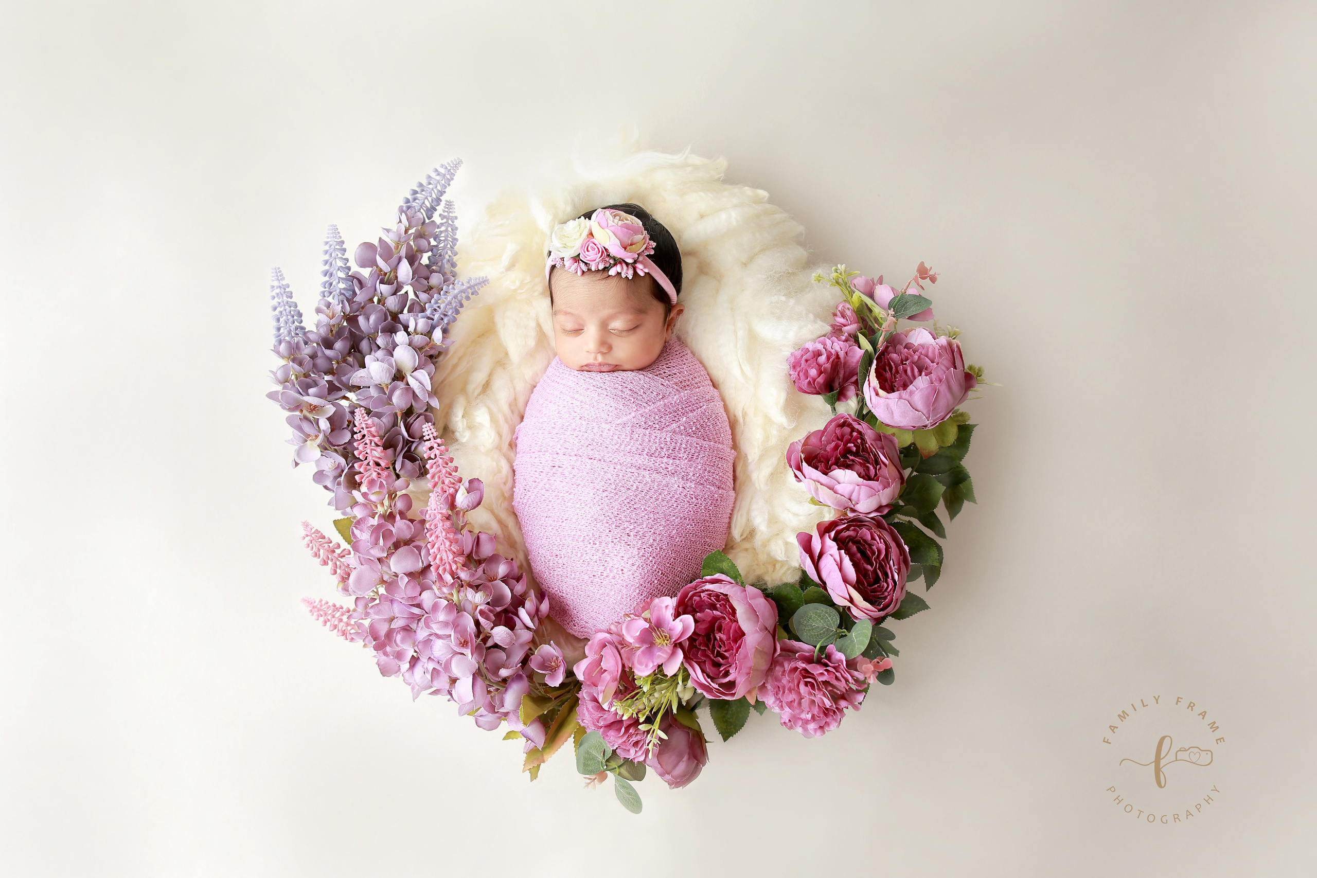 NEWBORN PHOTOGRAPHY. HOME