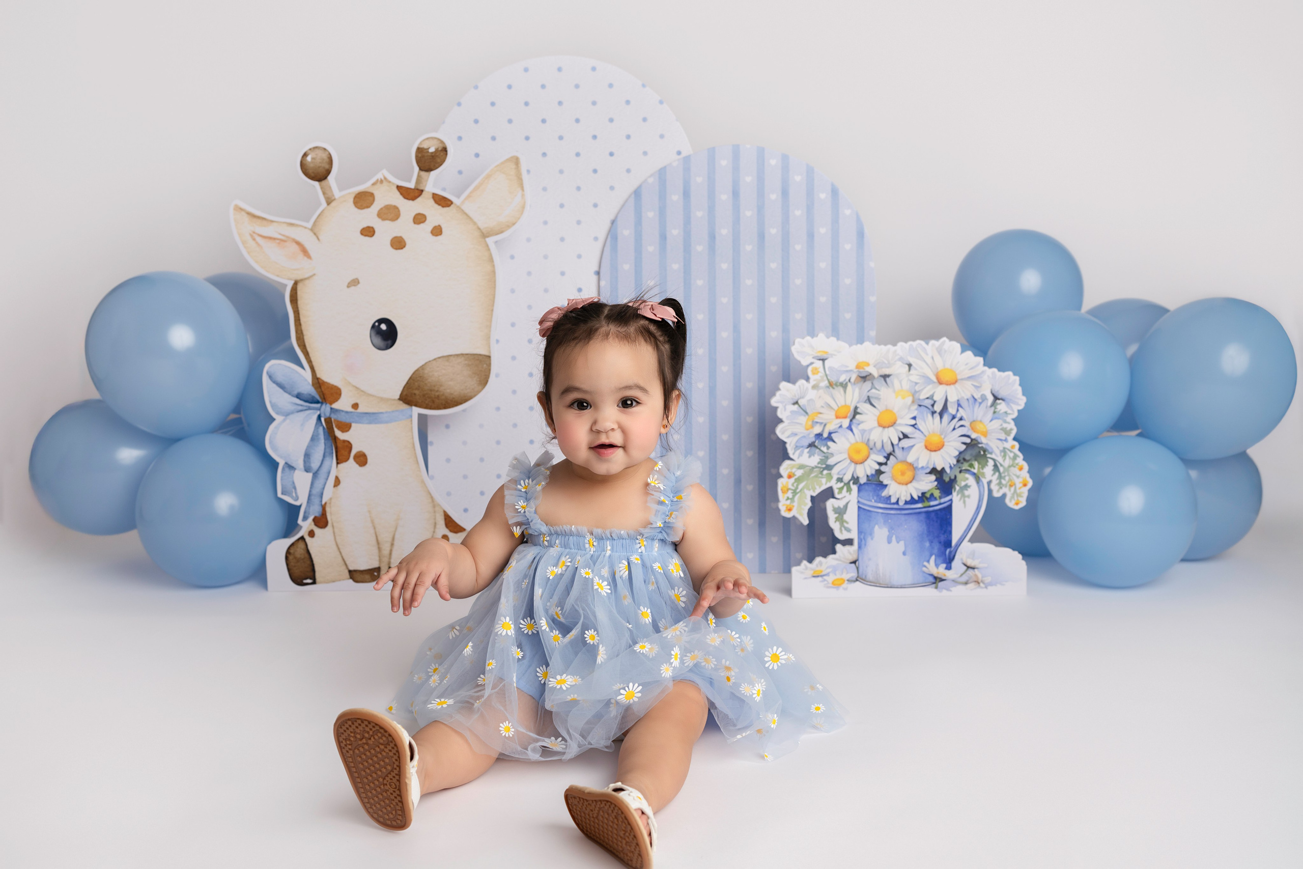 CAKE SMASH PHOTOGRAPHY. Newborn, Sitter and Cake Smash Photographer in Doha, Qatar