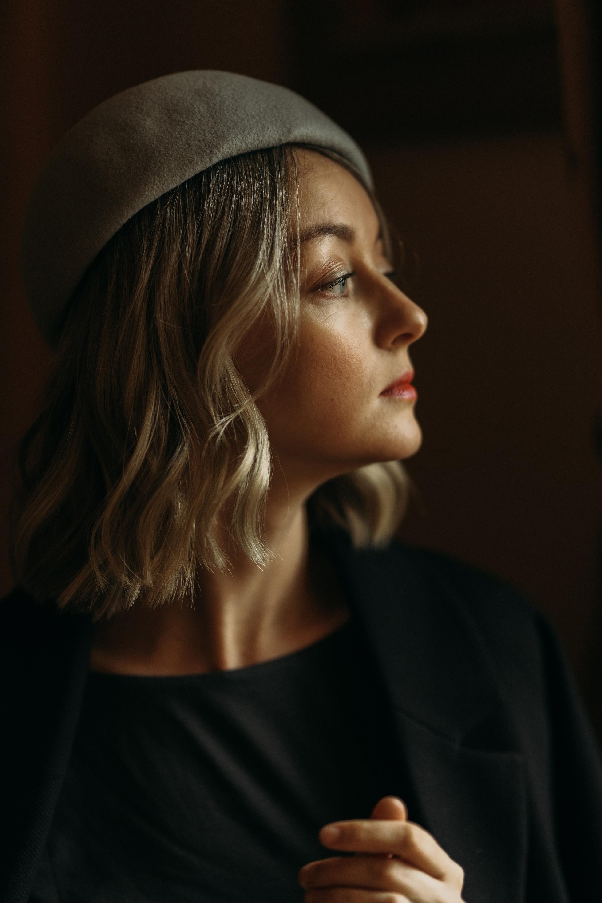 Woman phoshoot. Wedding and potrait photographer in Helsinki Vickan O