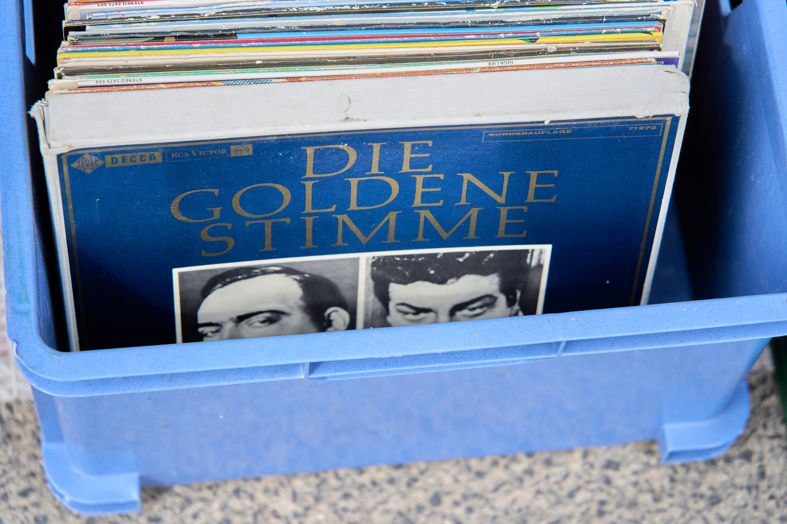 Flohmarkt-Fund. Aleksandr Steinbrenner | Streetfotografie