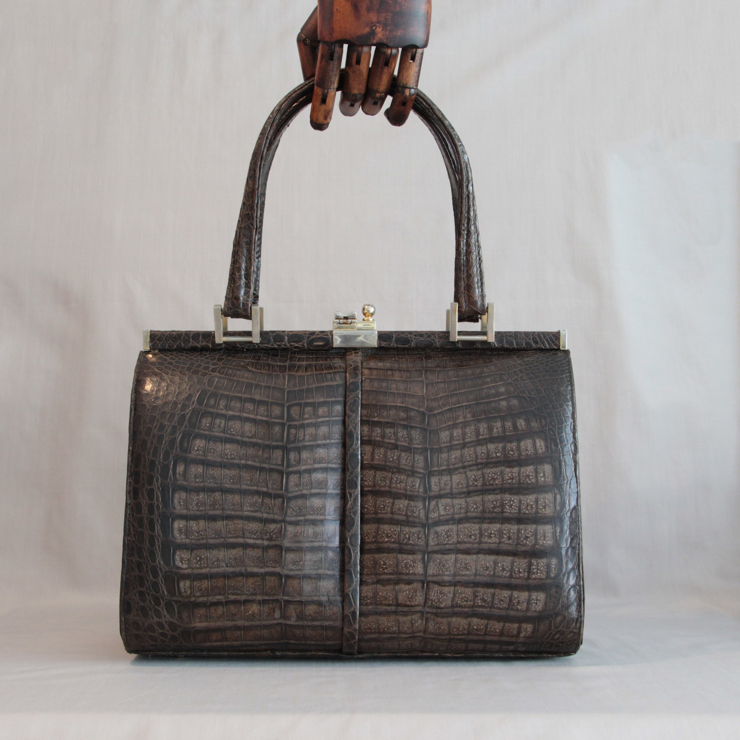 Bag7. Современнные и актикварные украшения в Барселоне, Москве и Санкт-Петербурге