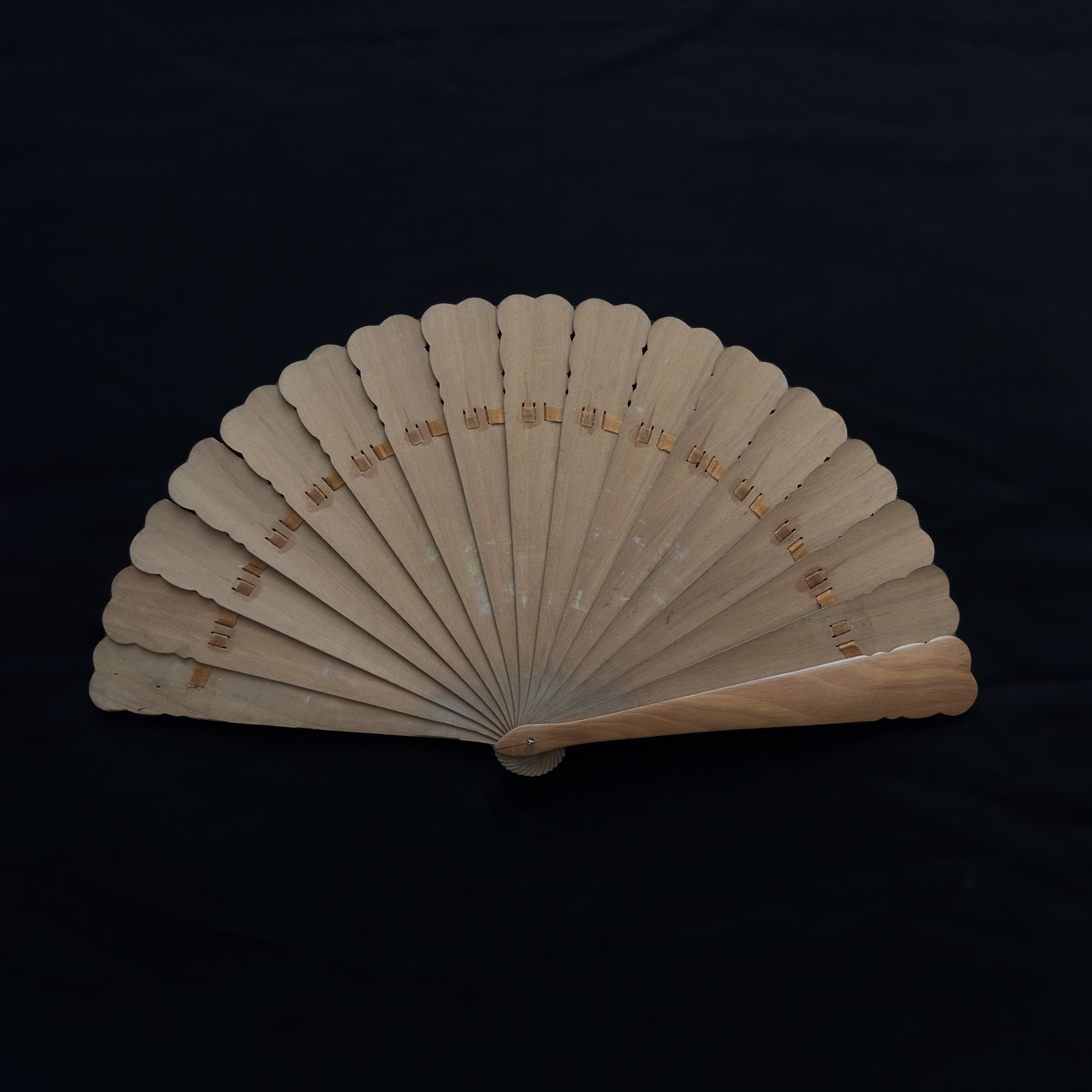 Woodfan. Современнные и актикварные украшения в Барселоне, Москве и Санкт-Петербурге