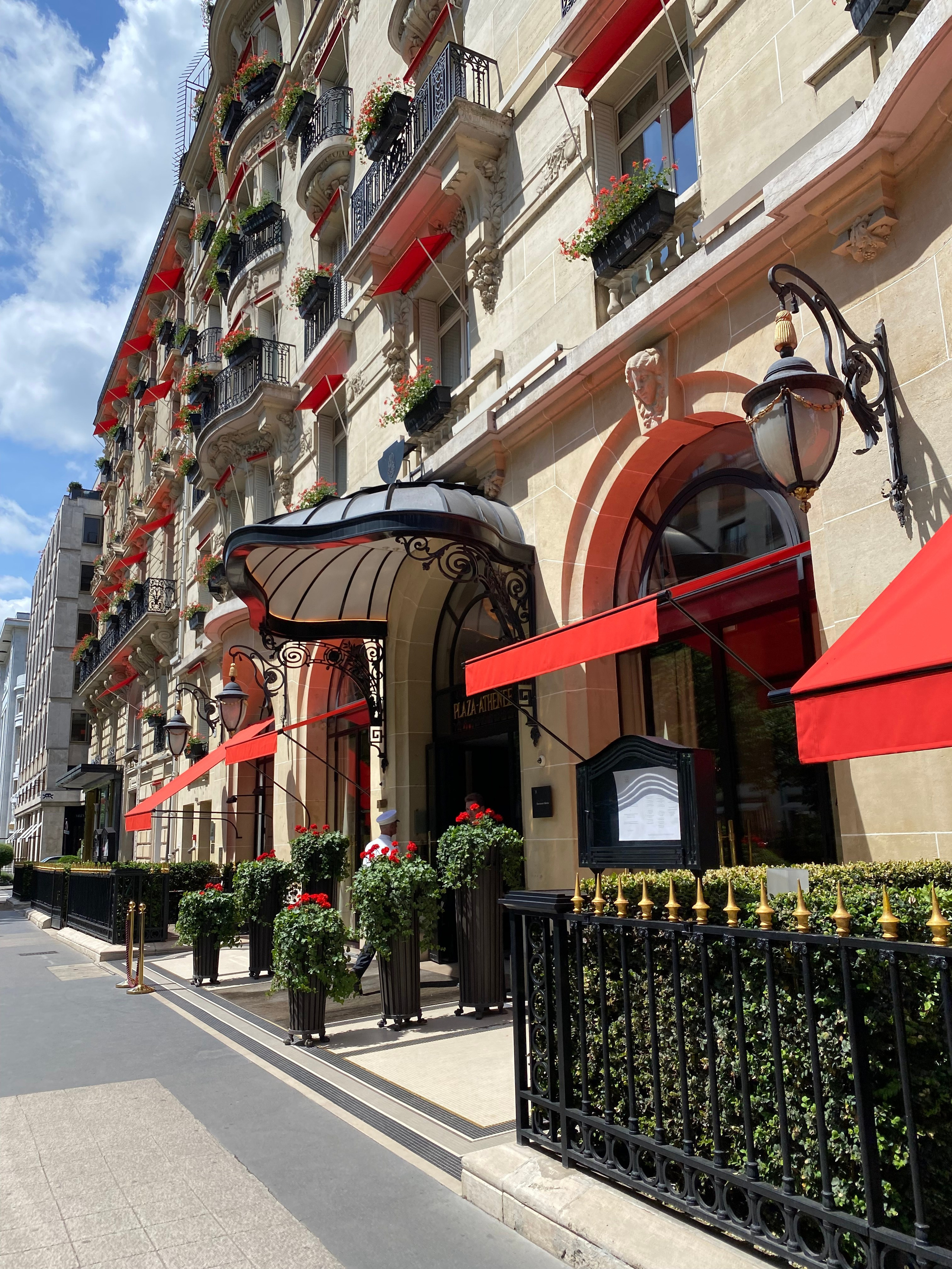 Plaza Athénée Wedding in Paris | Luxury Paris Wedding Photographer. Paris Wedding Photographer