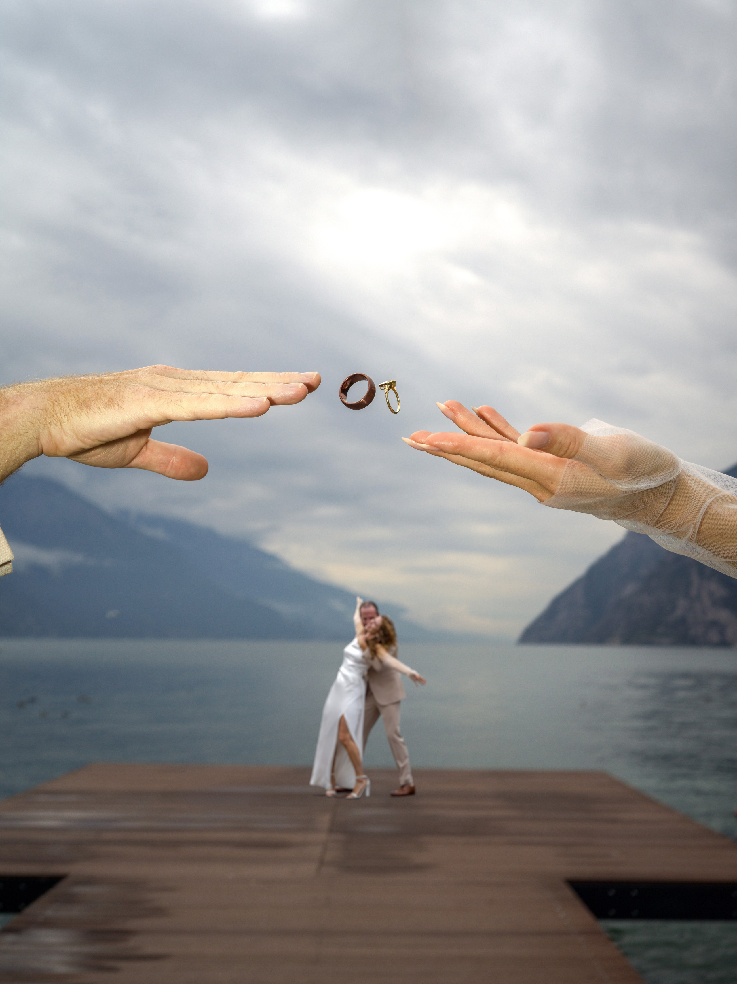 Intimate elopement photo session on Lake Garda.