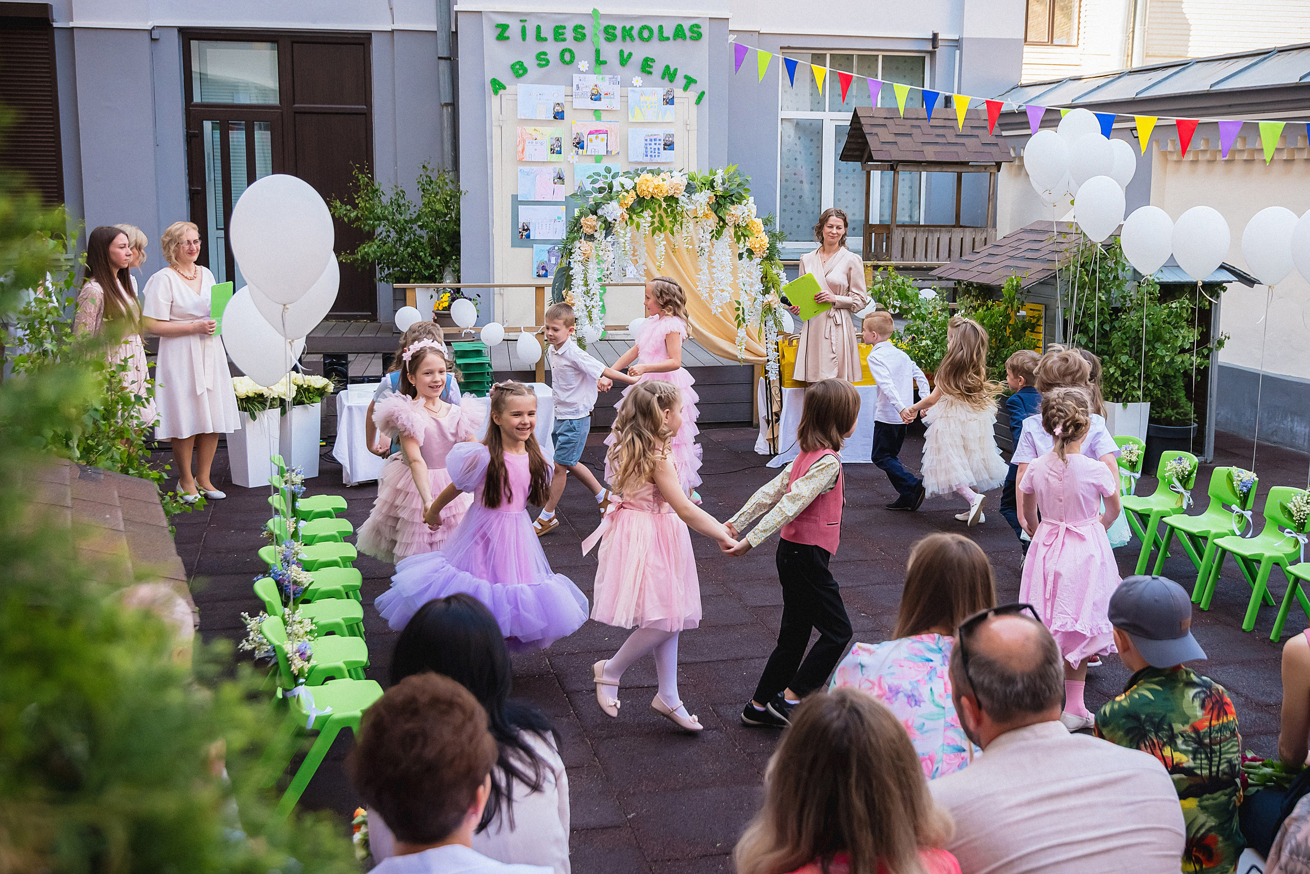 Zīles Skolas Izlaidums. Fotogrāfs Rīgā. Gīmenes, individuālās un dažādu produktu fotosesijas