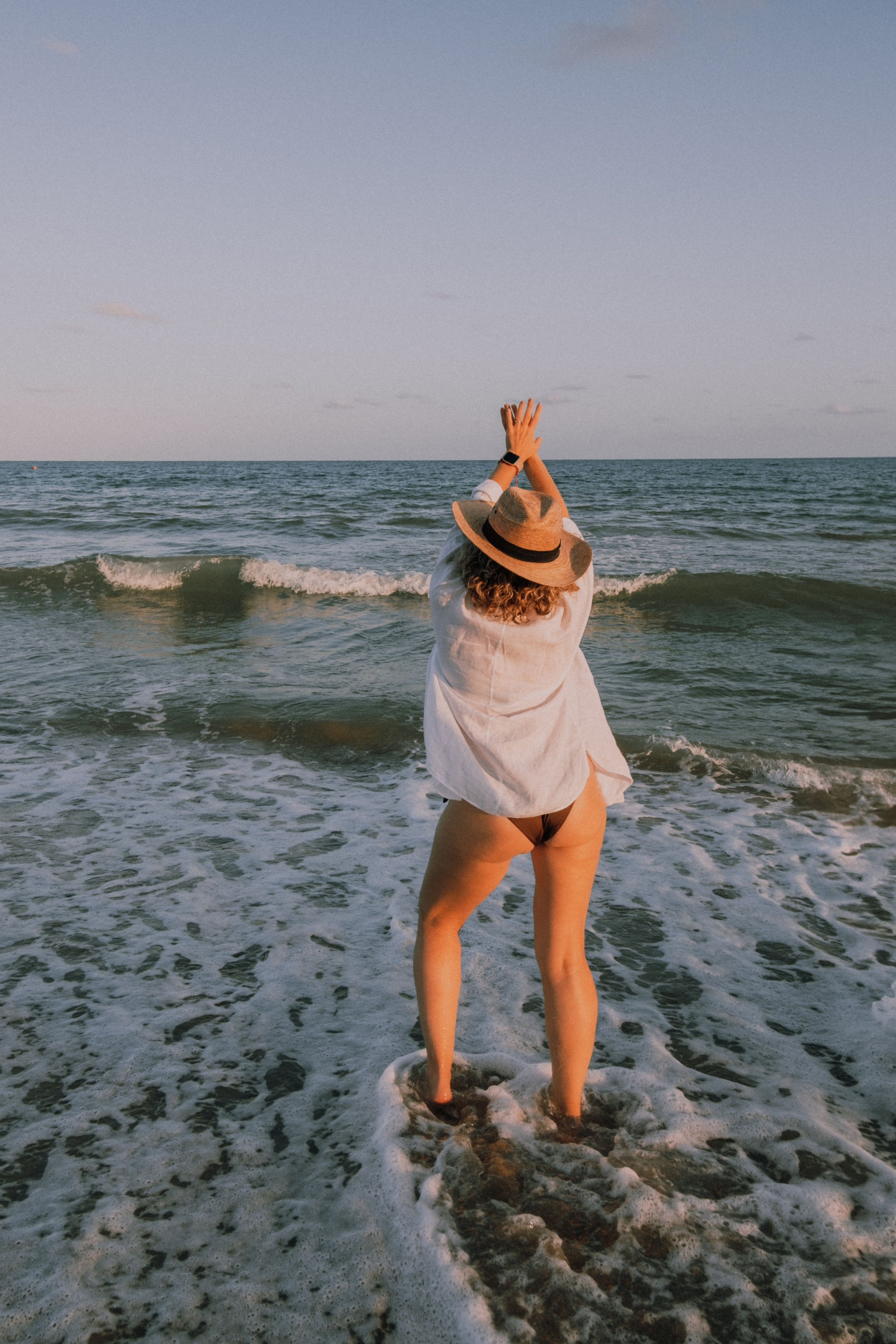 Sesión de amigas en la playa. Fotografía profesional en Calafell - Elena Medvedeva