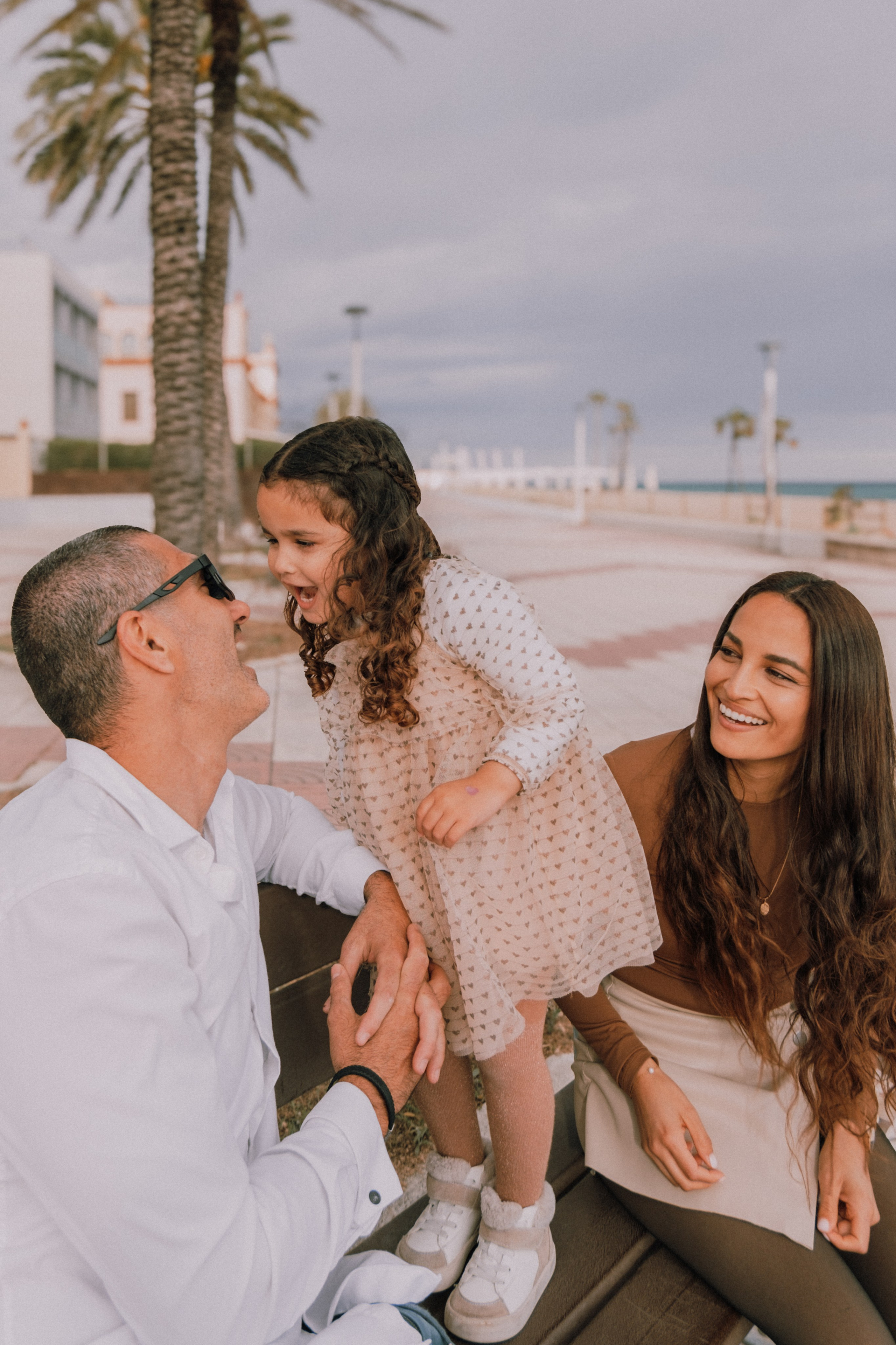 Sesión familiar en la playa. Fotografía profesional en Calafell - Elena Medvedeva