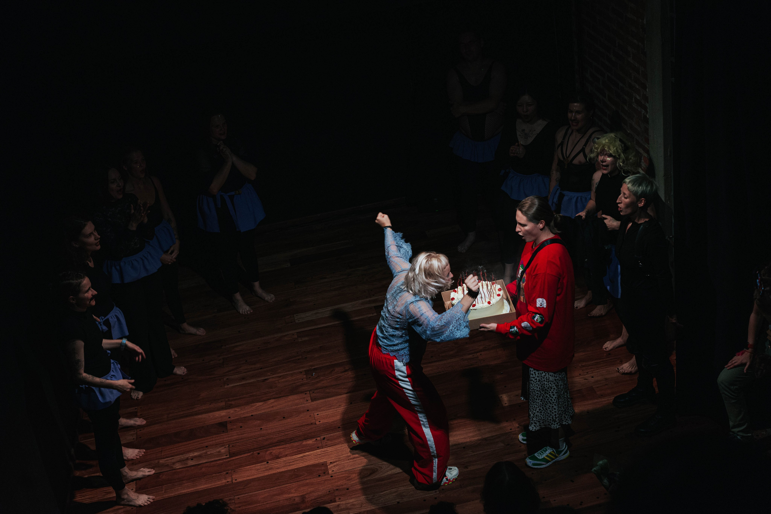 Анонс. Полковник и птицы. Фотограф @elmirkami в городе Буэнос-Айрес