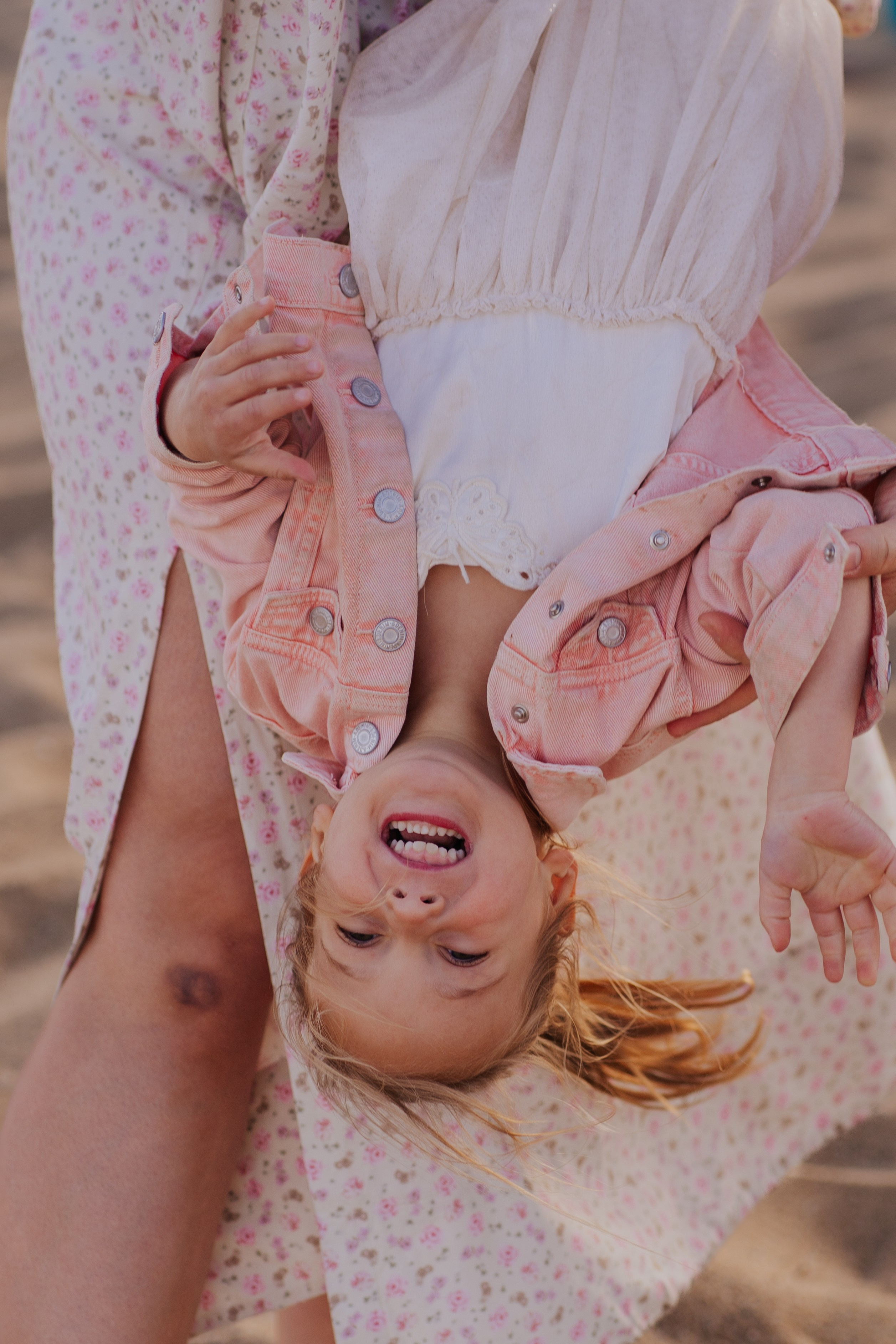 Family Barcelona on the sea. DiaFoto — Wow Photographer in Barcelona | Premium Barcelona Photoshoot Experience