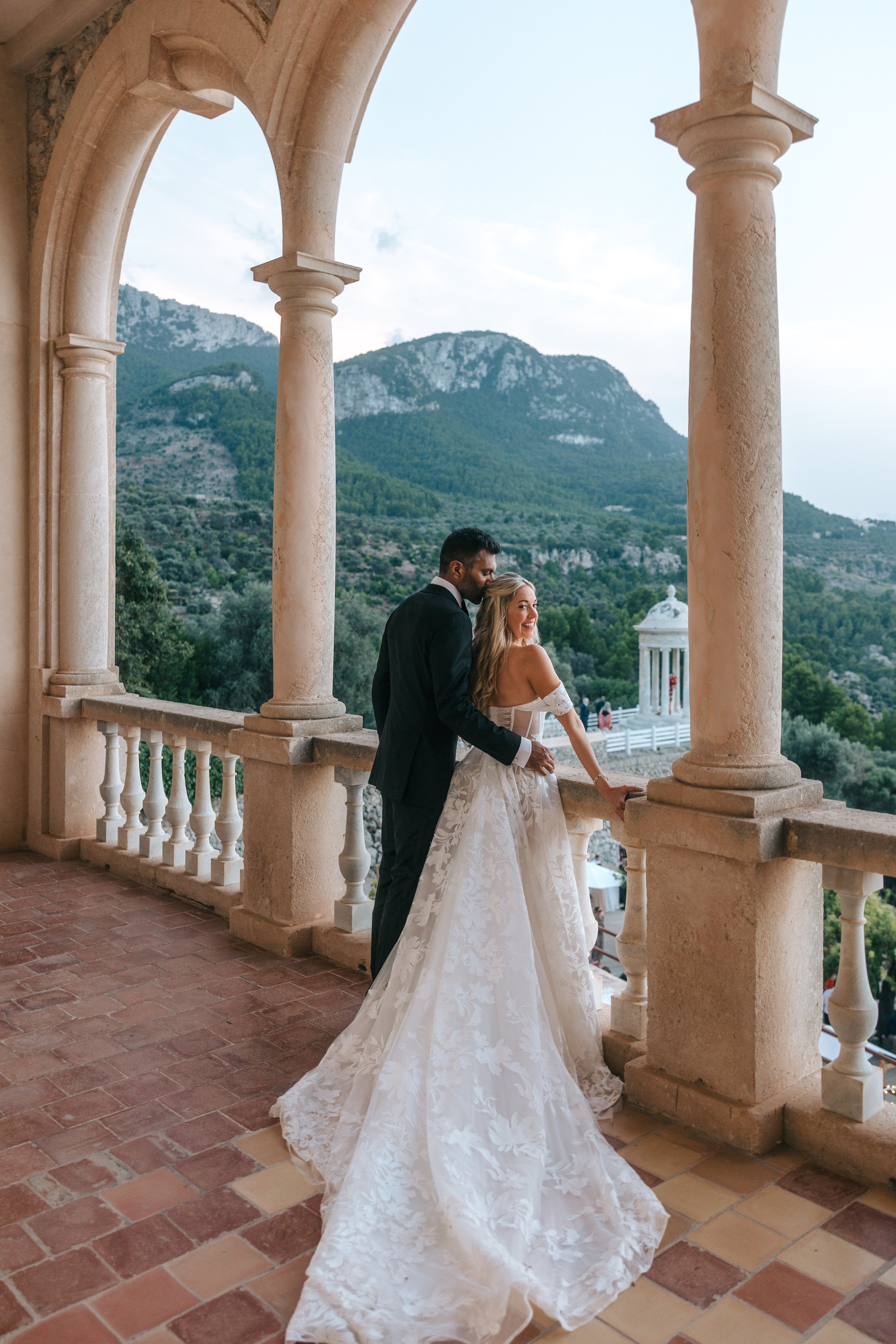 Mallorca venue Son Marroig for this LA Wedding Ceremony. Wedding Celebrant in Mallorca Iban Collin