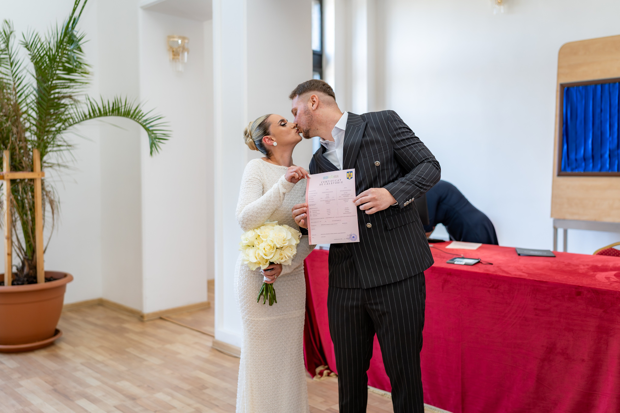 Cununia civilă a lui Tudor și Mădălina – eleganță, emoție și lumină. Event, portrait, and lifestyle photographer