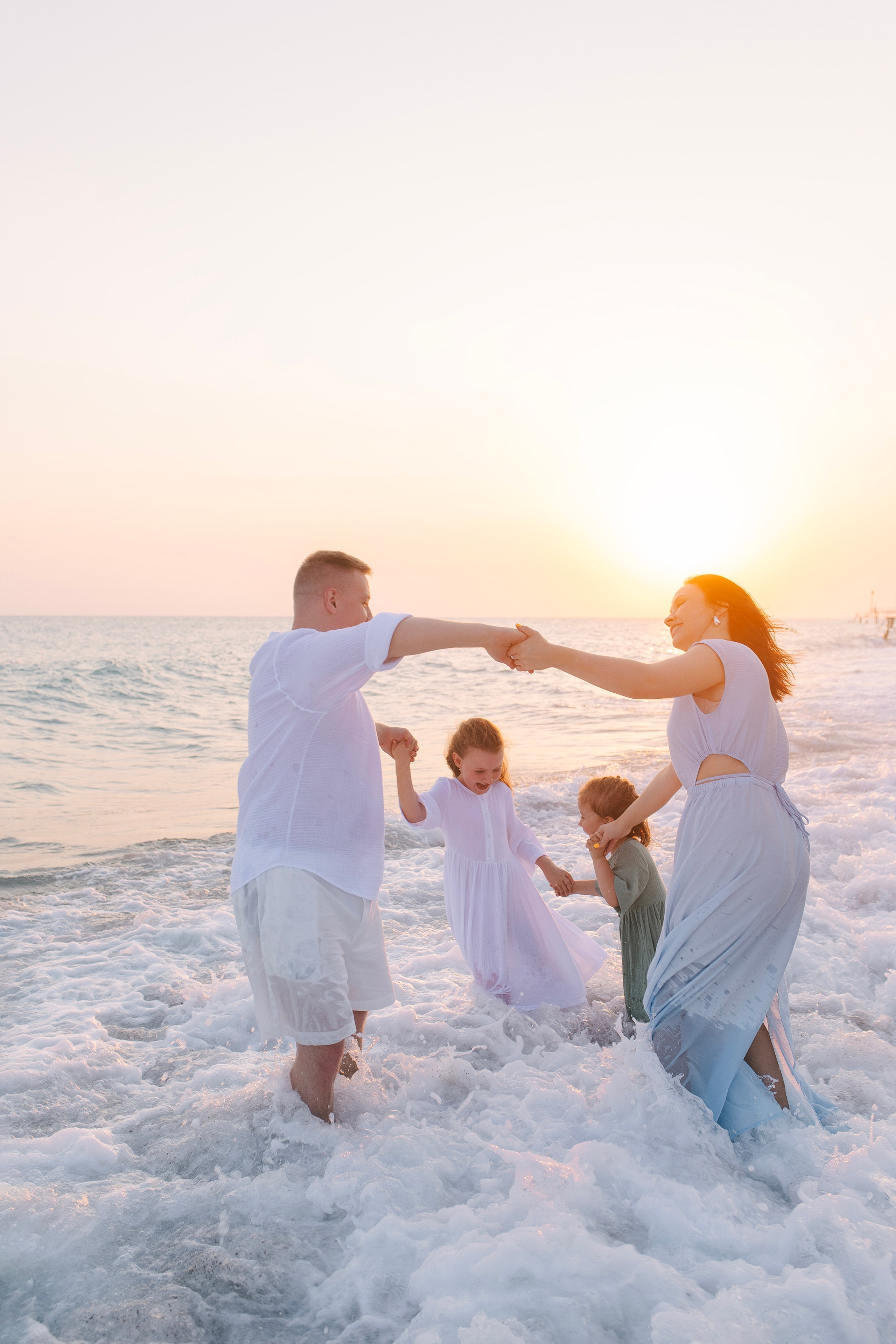 Семейная фотосессия на пляже в Сиде на закате. Фотограф в Алании в Турции, Аланья, Сиде, Белек, Анталия, Кемер, Конаклы, Окурджалар. Фотосъемки в Алании. Фотосессия в Алания.Алсу Девели