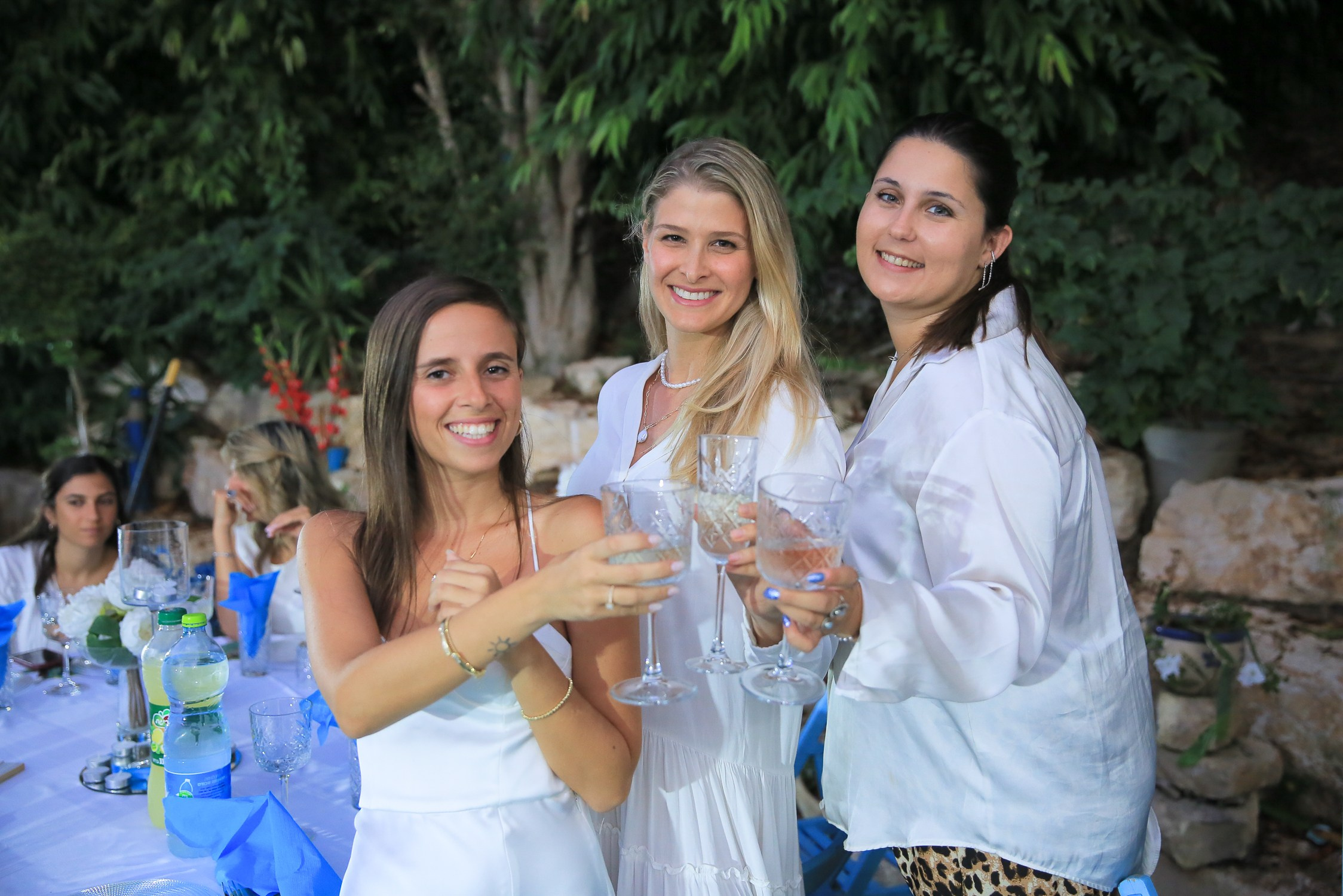 הפרשת חלה דנה. שני ויזל | צלמת הריון, צילומי משפחה וצילומי בוק בת מצווה