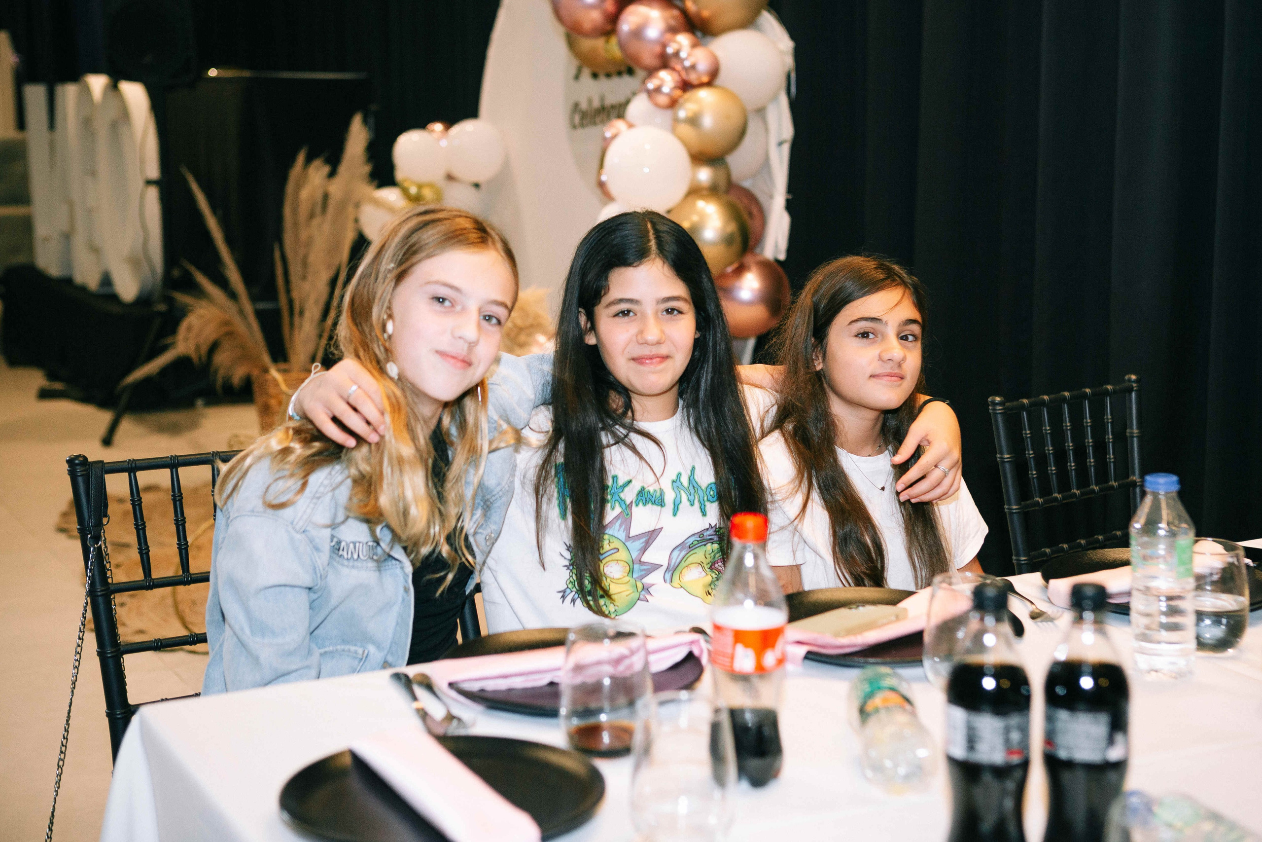 PARTY WITH FRIENDS. Https://shi-photo.com/