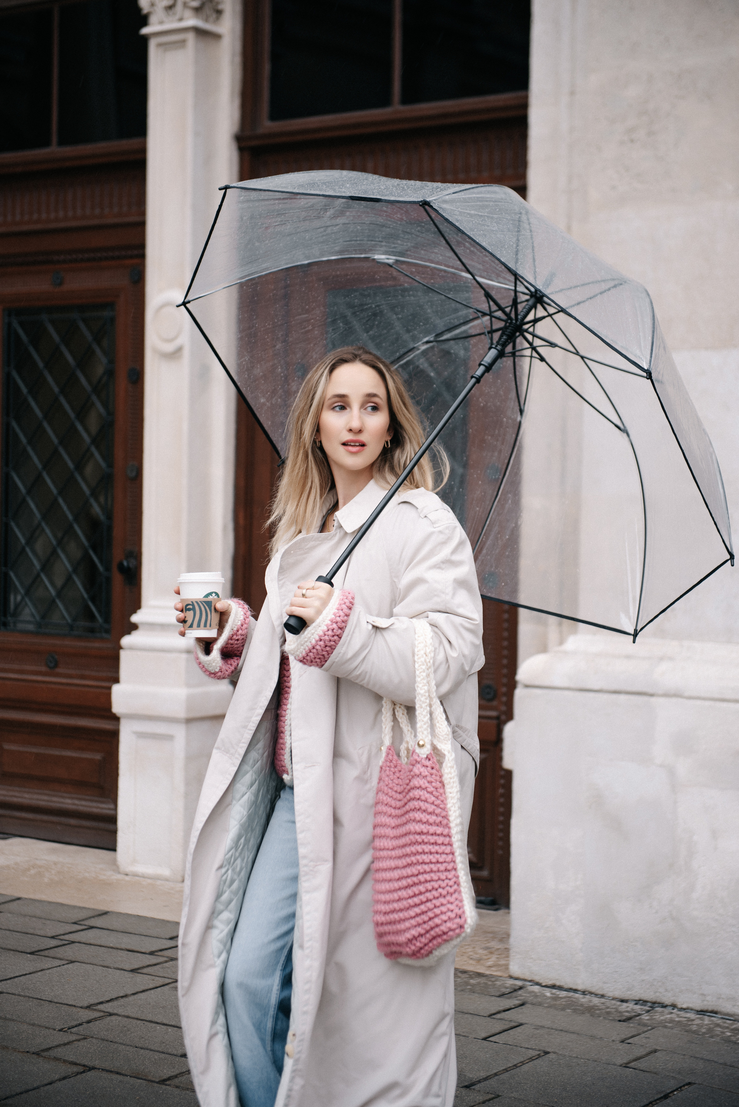 Photoshoot in Vienna under the rain near Opera. Photographer in Vienna Ksenia Kogler