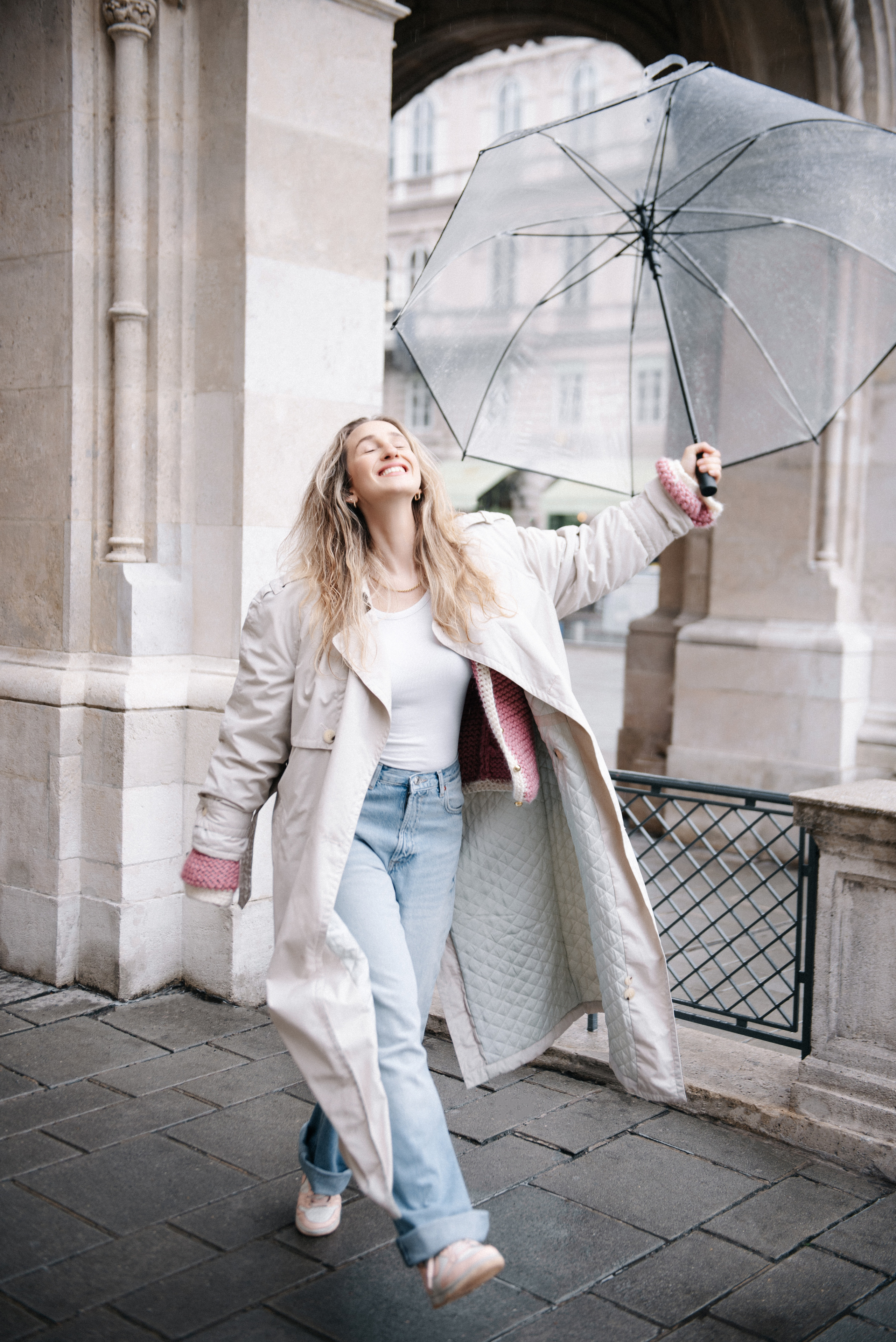 Photoshoot in Vienna under the rain near Opera. Photographer in Vienna Ksenia Kogler