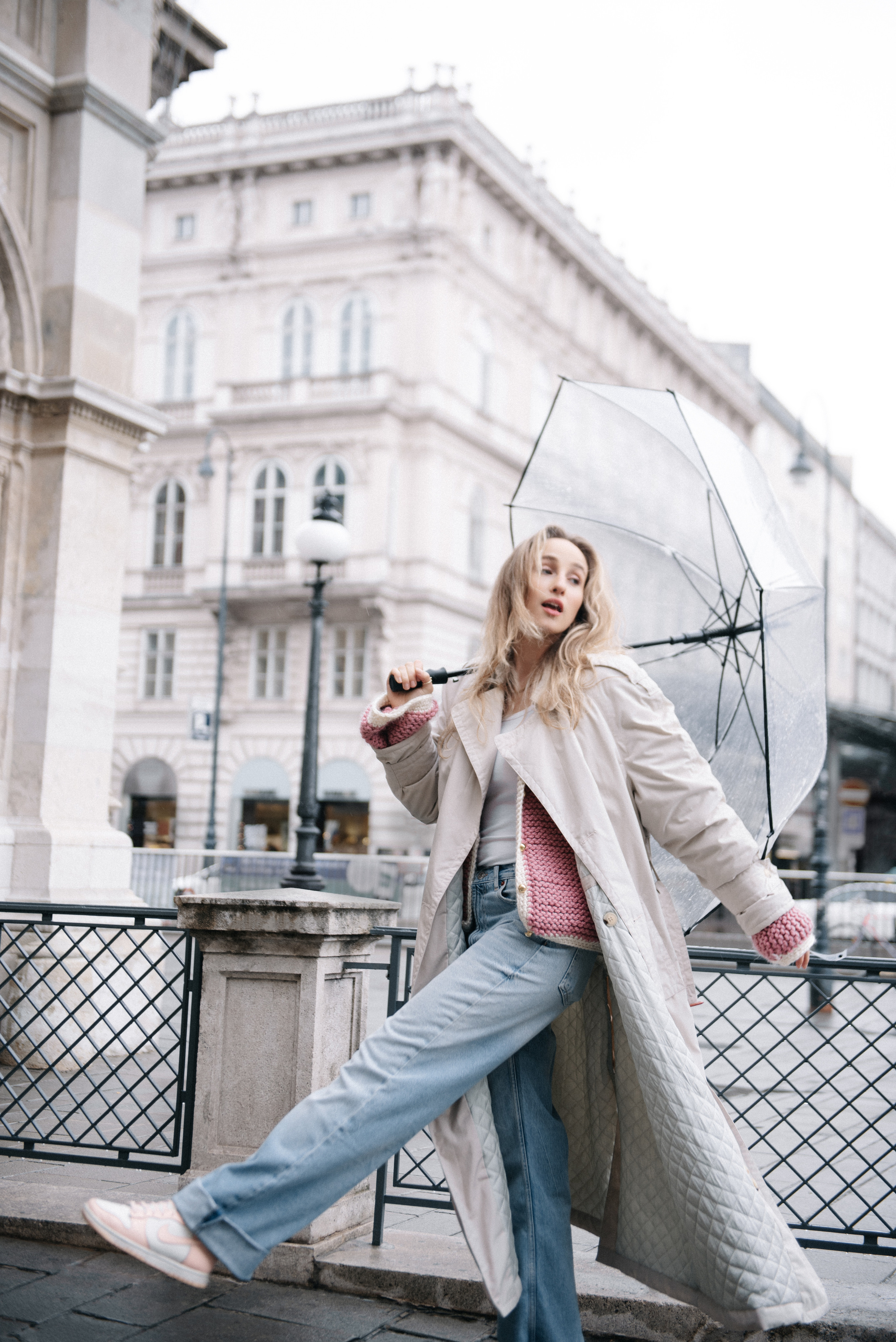 Photoshoot in Vienna under the rain near Opera. Photographer in Vienna Ksenia Kogler