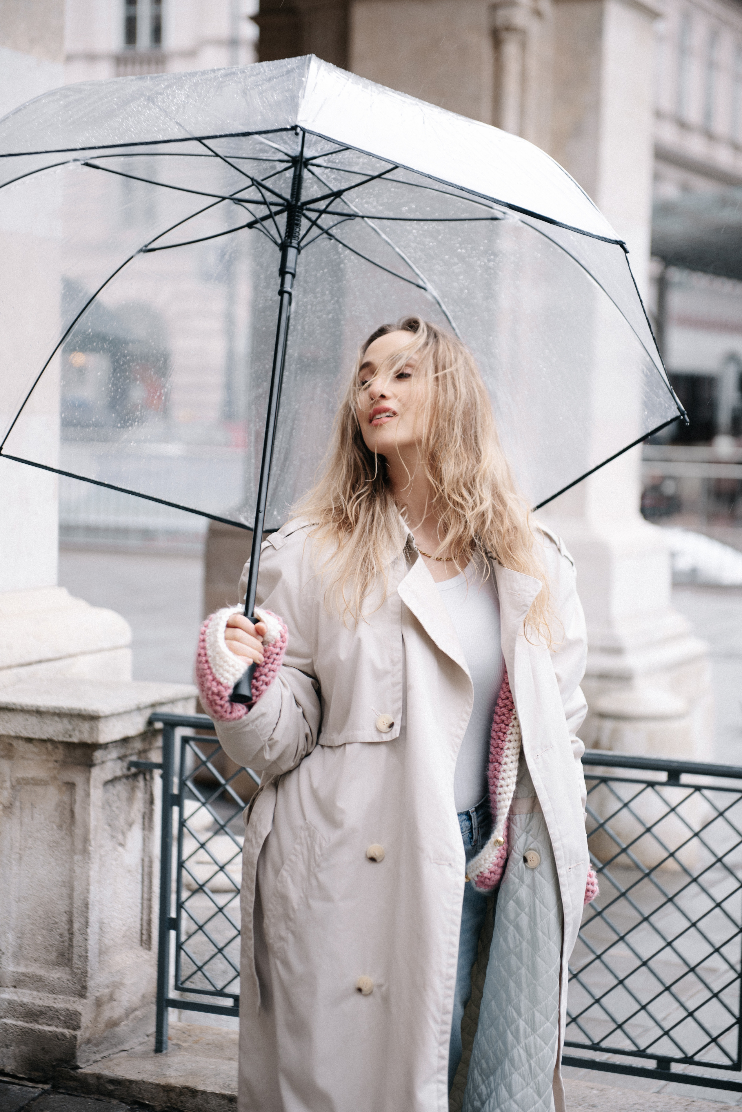 Photoshoot in Vienna under the rain near Opera. Photographer in Vienna Ksenia Kogler