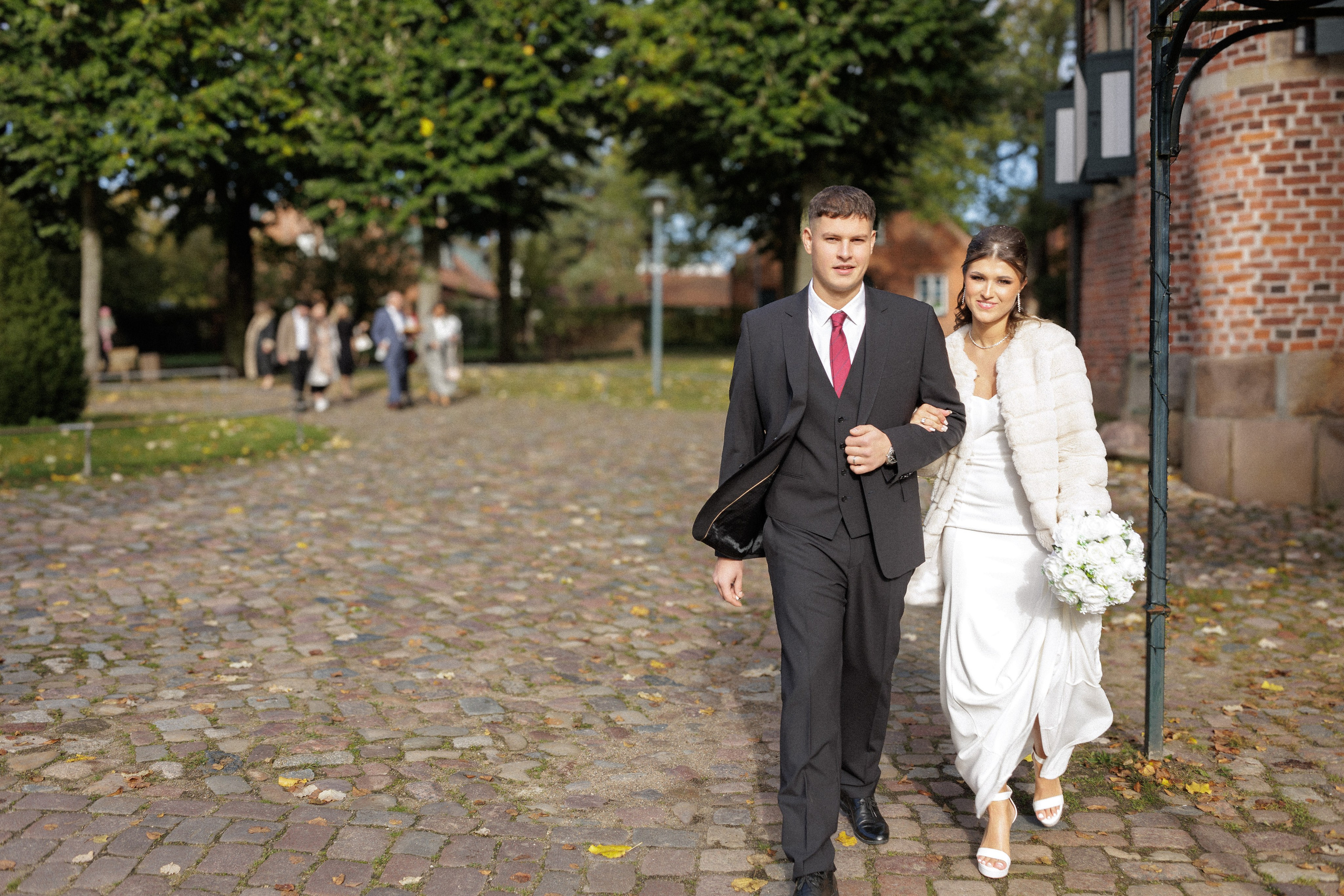 Hochzeitsfotografie im Schloss Arensburg: Ein Tag voller Liebe. Hochzeitsfotograf und Hochzeitsvideograf aus Hamburg | Roka21Film
