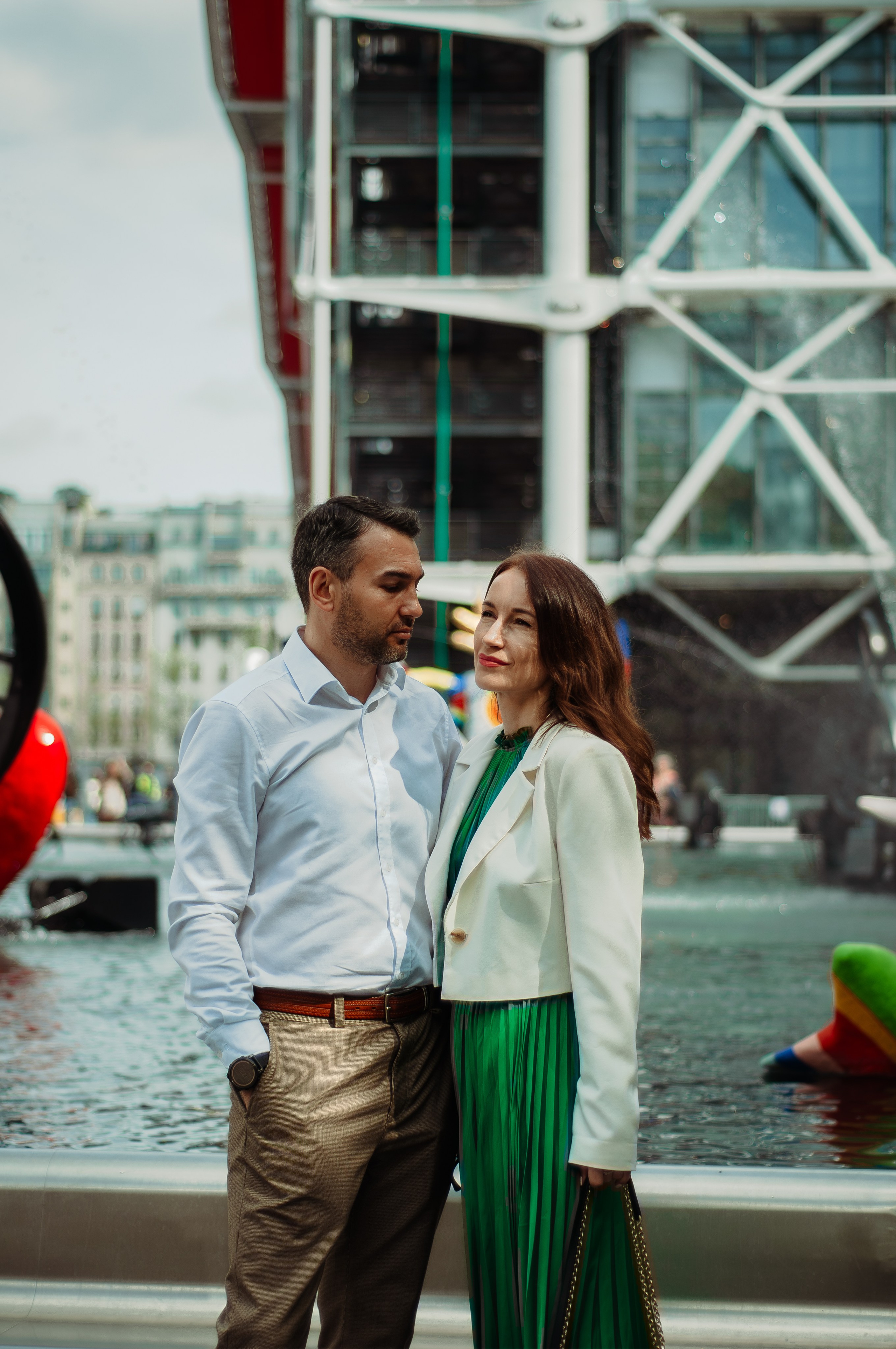 Couple photoshoot in blooming Marais. Paris photographer — Polina Osipova