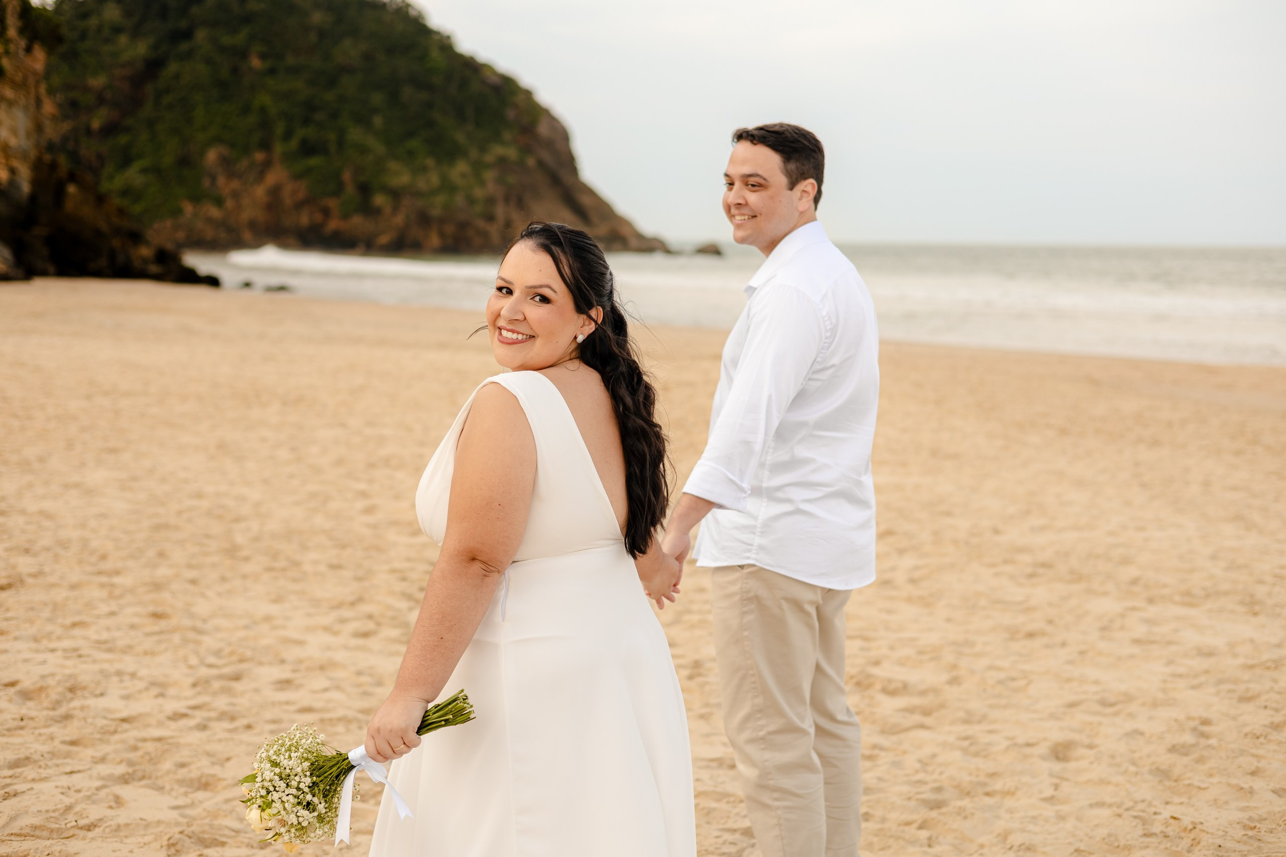 Casamento intimista na Praia Brava em Itajaí da Edilaine e do Lennon