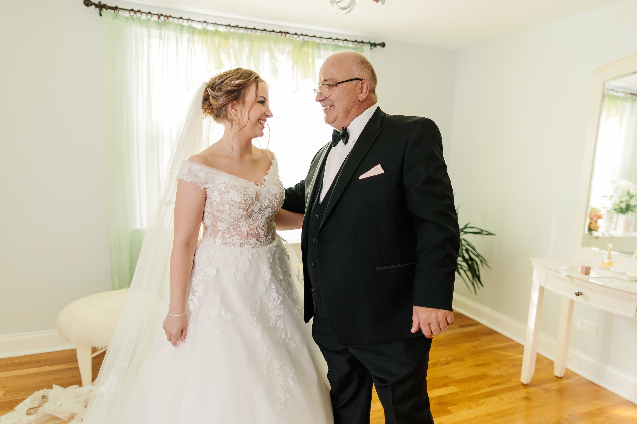 05.10.2024 Wedding. Wedding family event photographer in Chicago Nick Yushevich